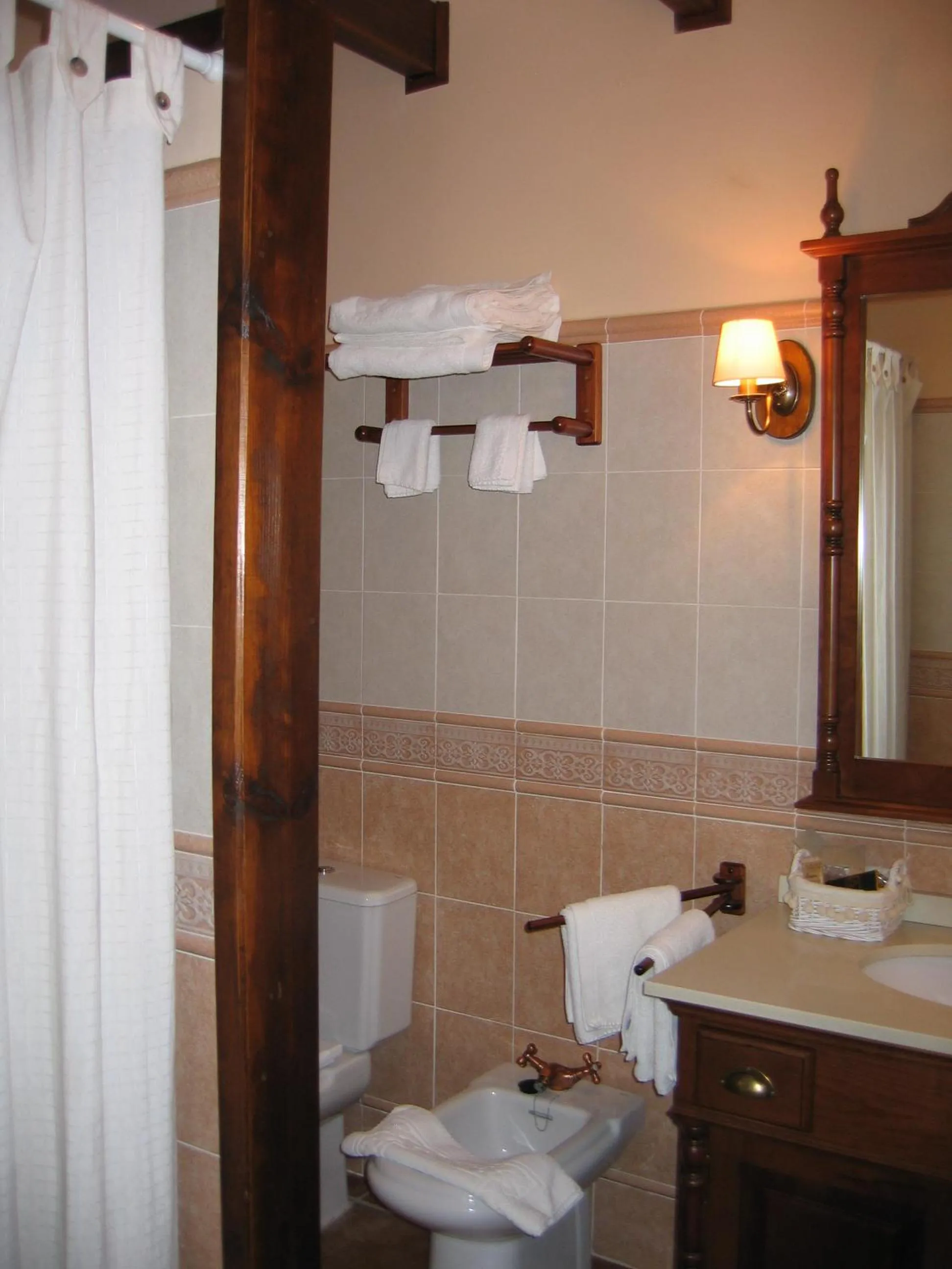 Bathroom in Hotel de Montaña Cueva Ahumada