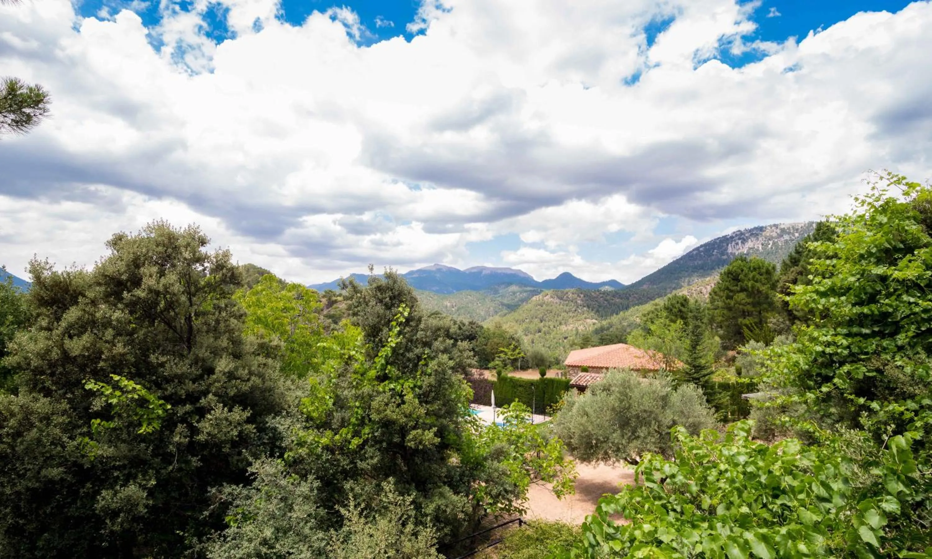 Facade/entrance in Hotel de Montaña Cueva Ahumada