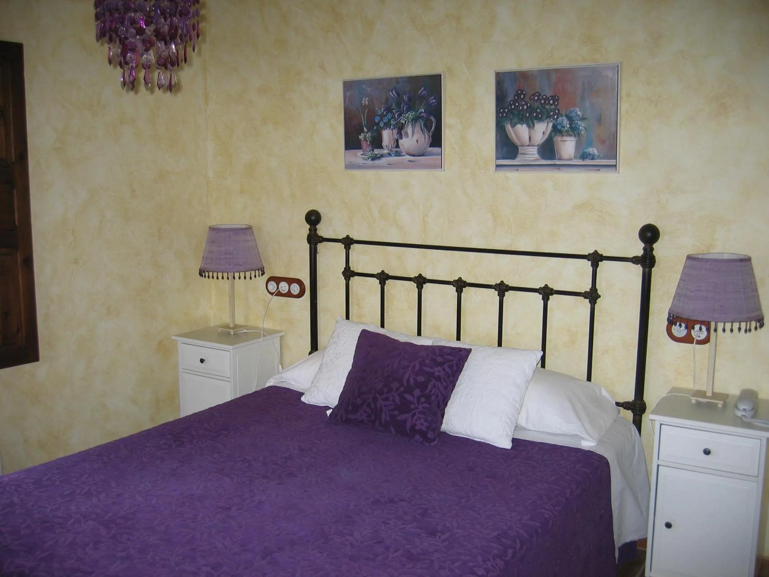 Bedroom, Bed in Hotel de Montaña Cueva Ahumada