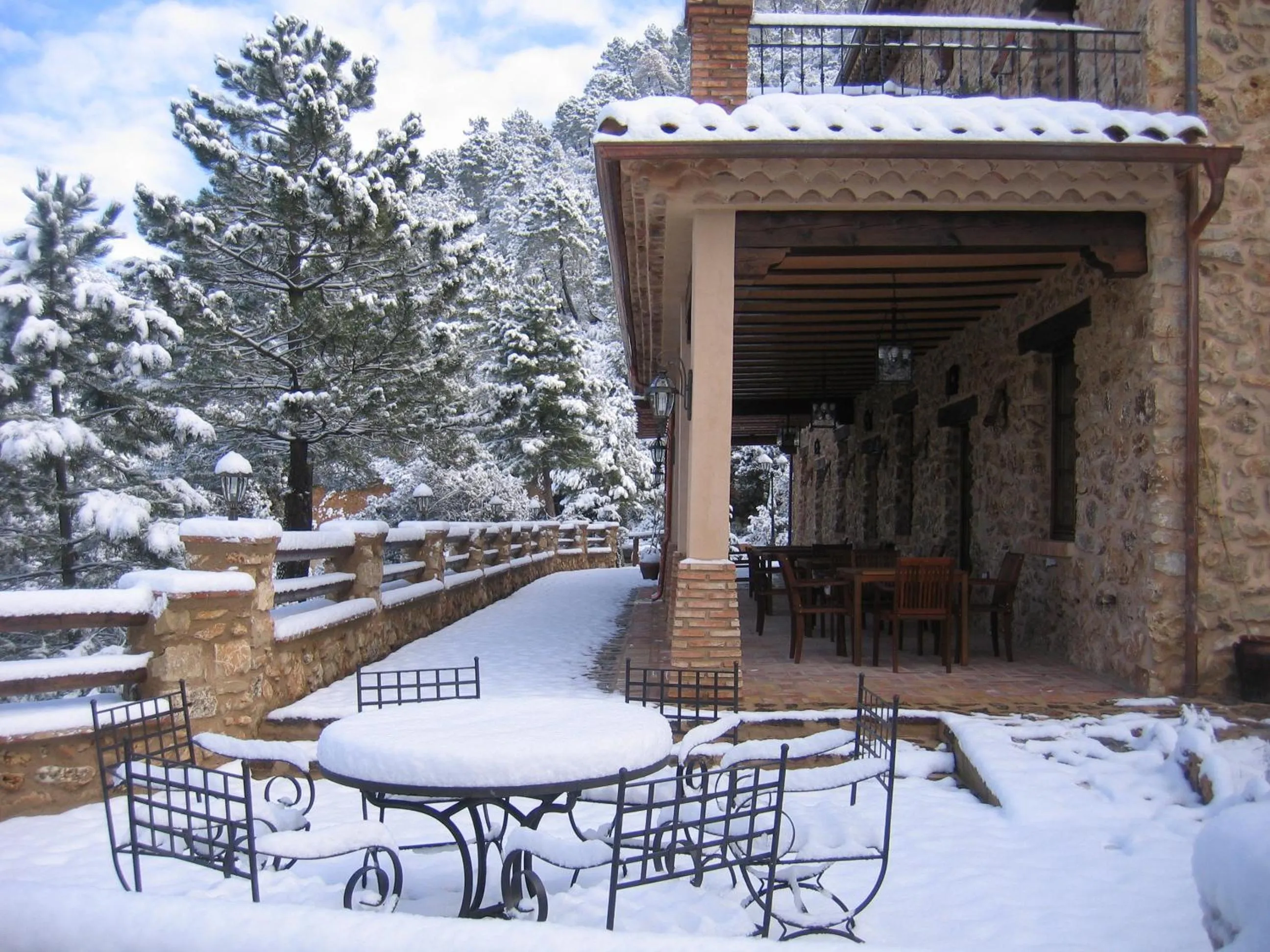 Balcony/Terrace in Hotel de Montaña Cueva Ahumada