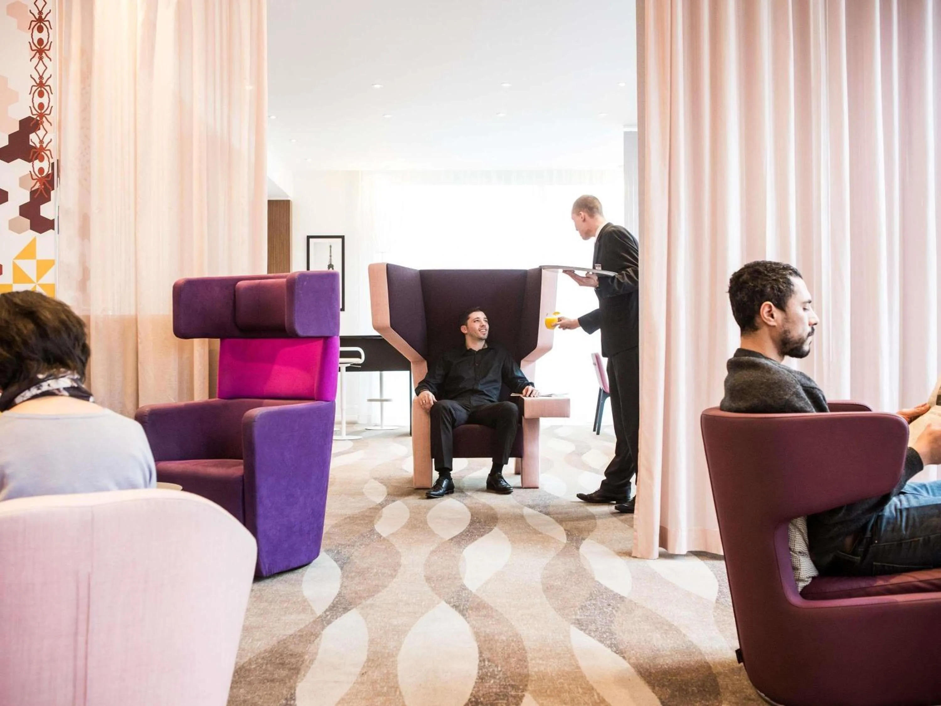 Lounge or bar in Mercure Thame Lambert Hotel