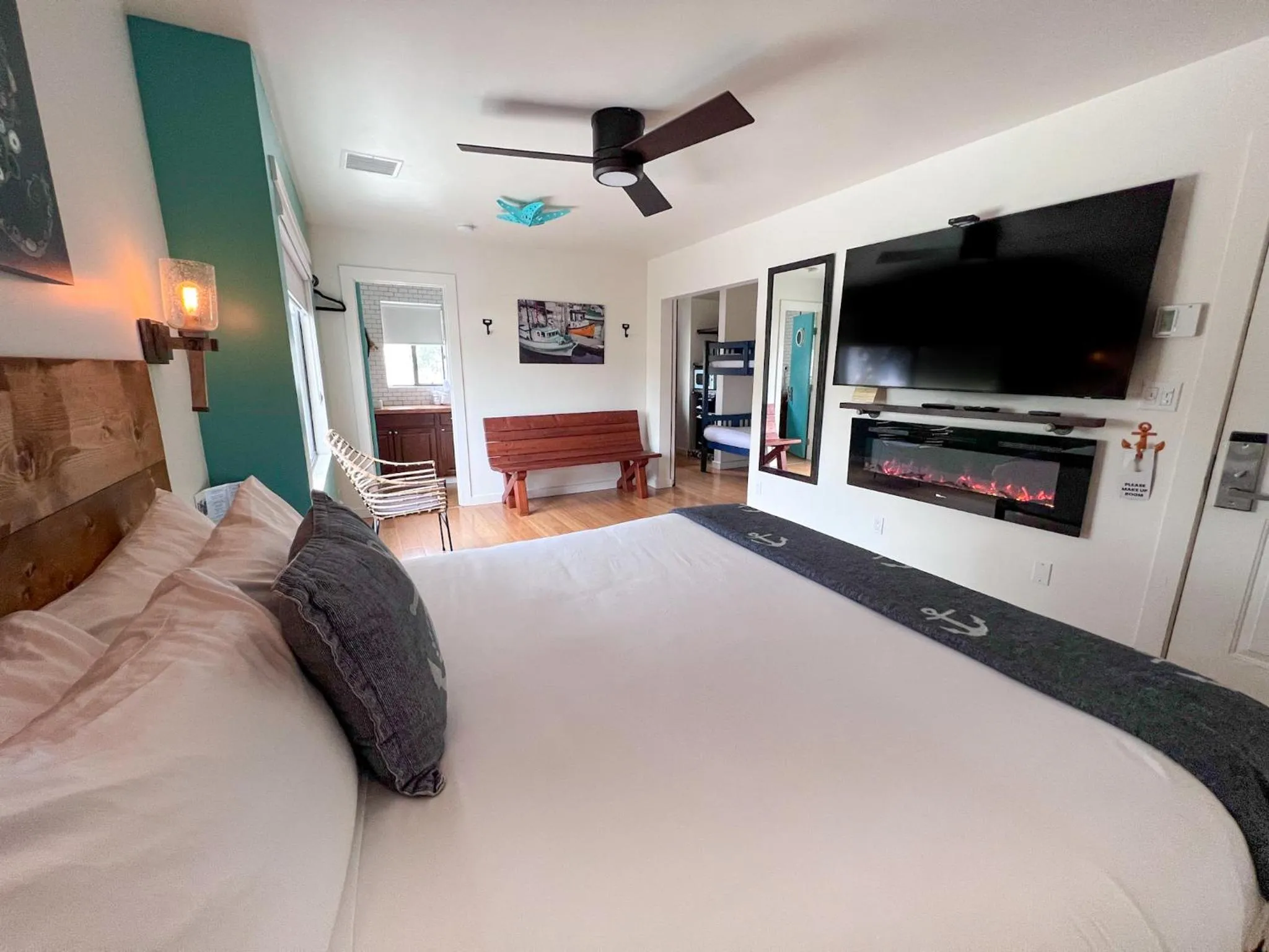 Photo of the whole room in Haley Hotel