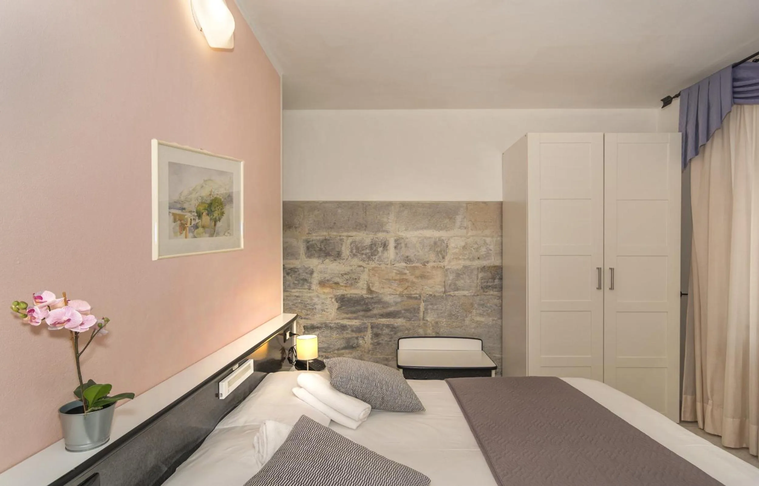 Photo of the whole room, Bed in Hotel Amalfitana