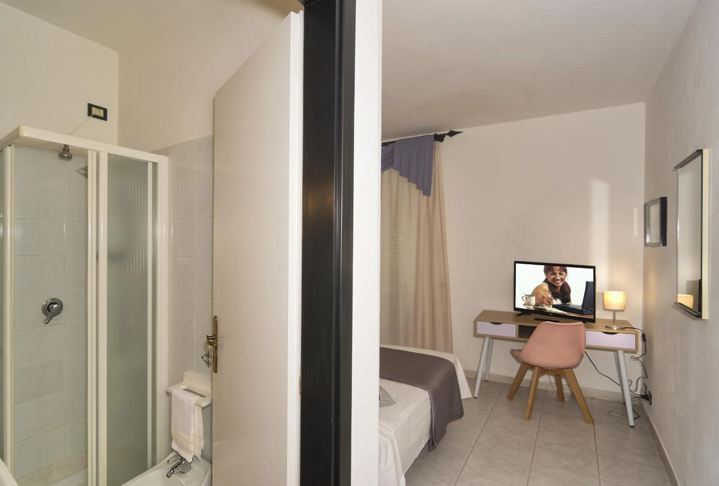 Photo of the whole room in Hotel Amalfitana