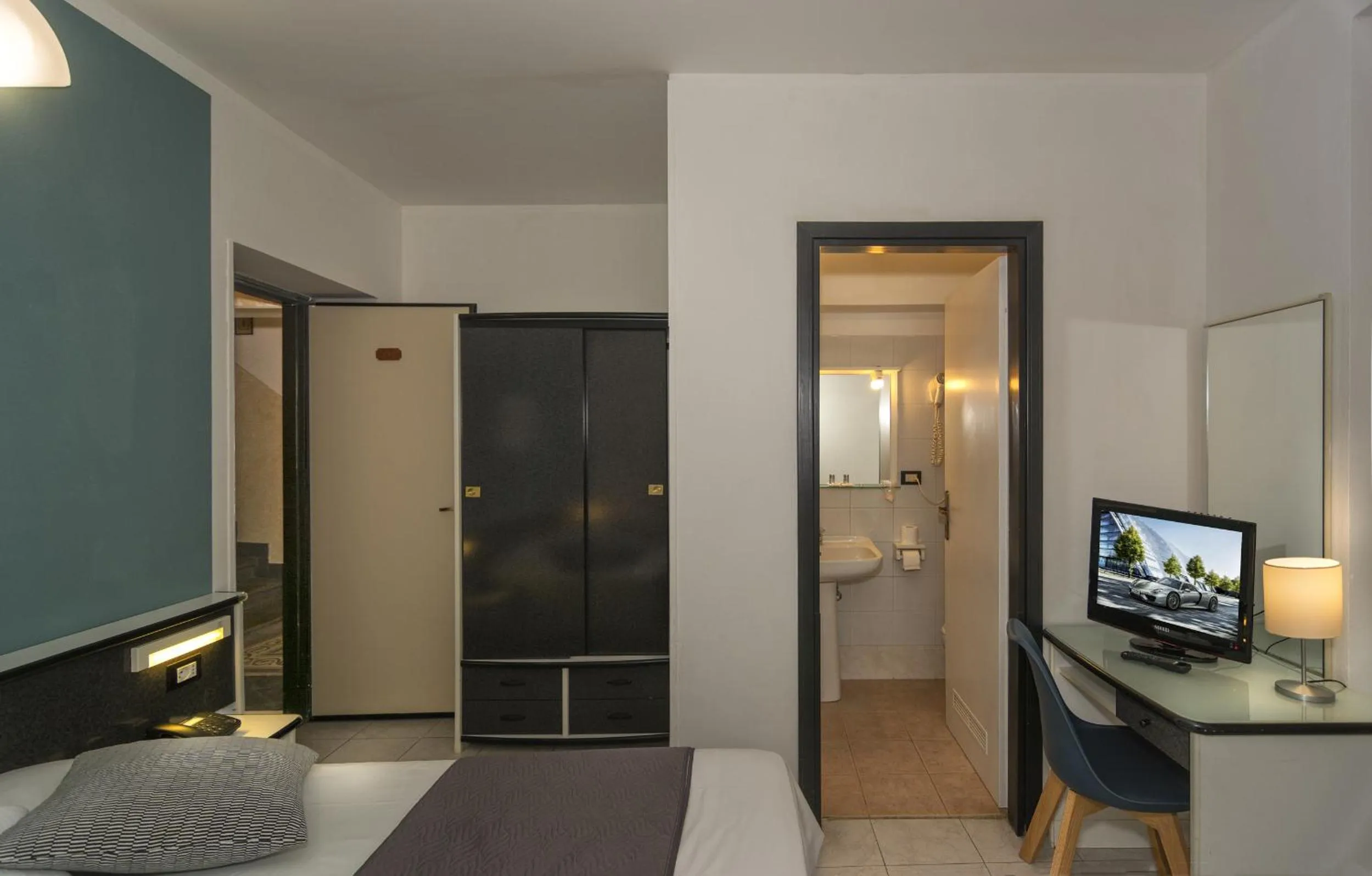 Photo of the whole room, Bed in Hotel Amalfitana