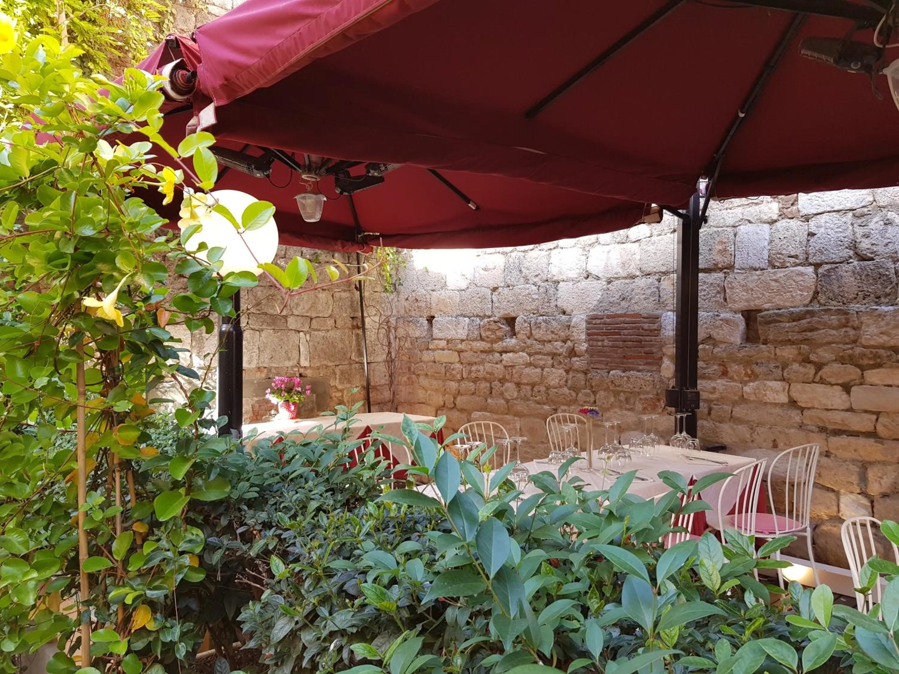 Restaurant/places to eat in Hotel Amalfitana