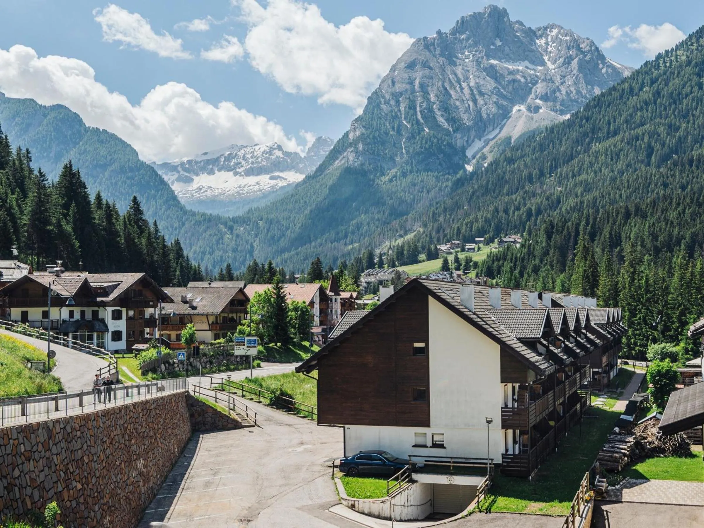 Property building in Residence Contrin