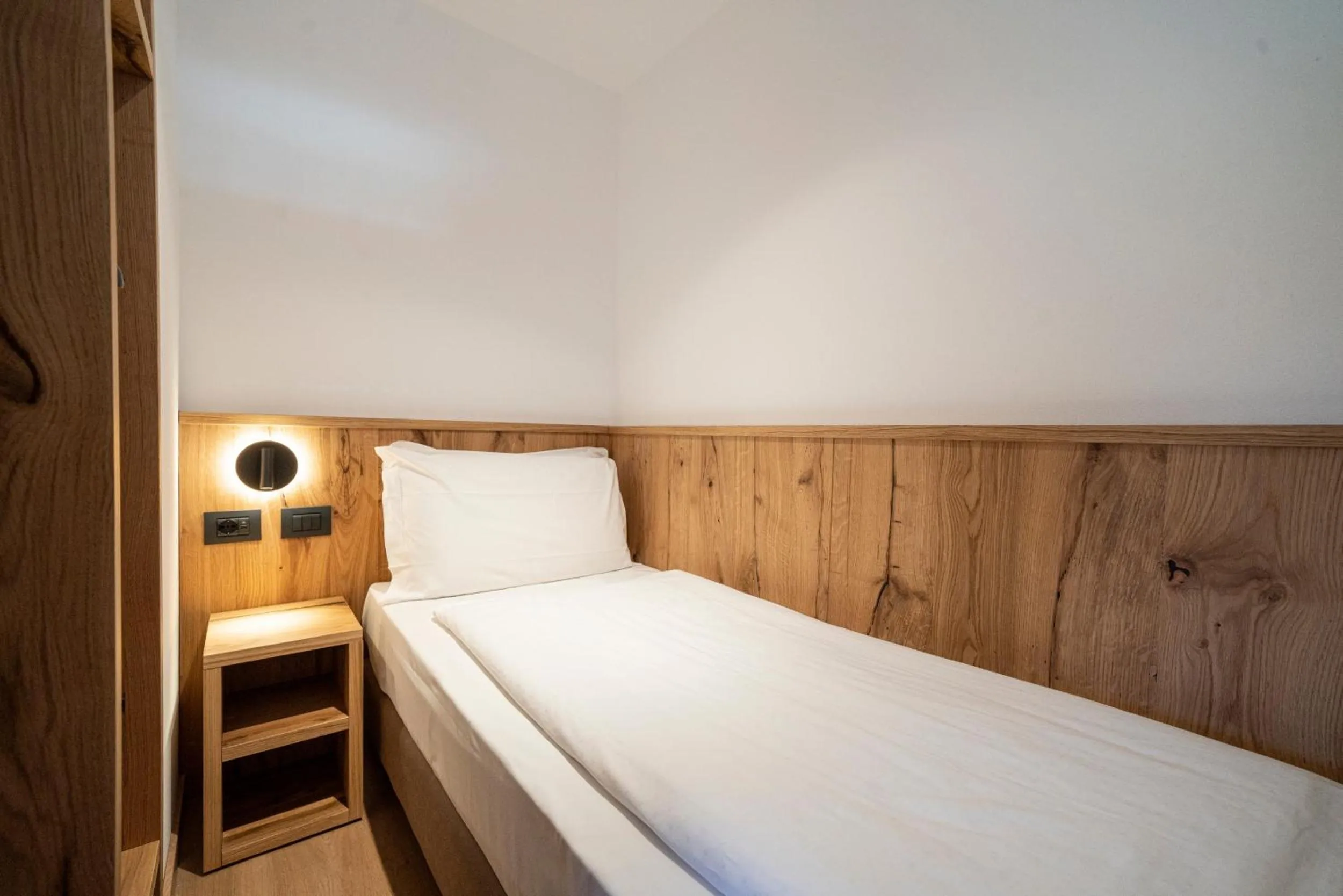 Bed in Residence Contrin