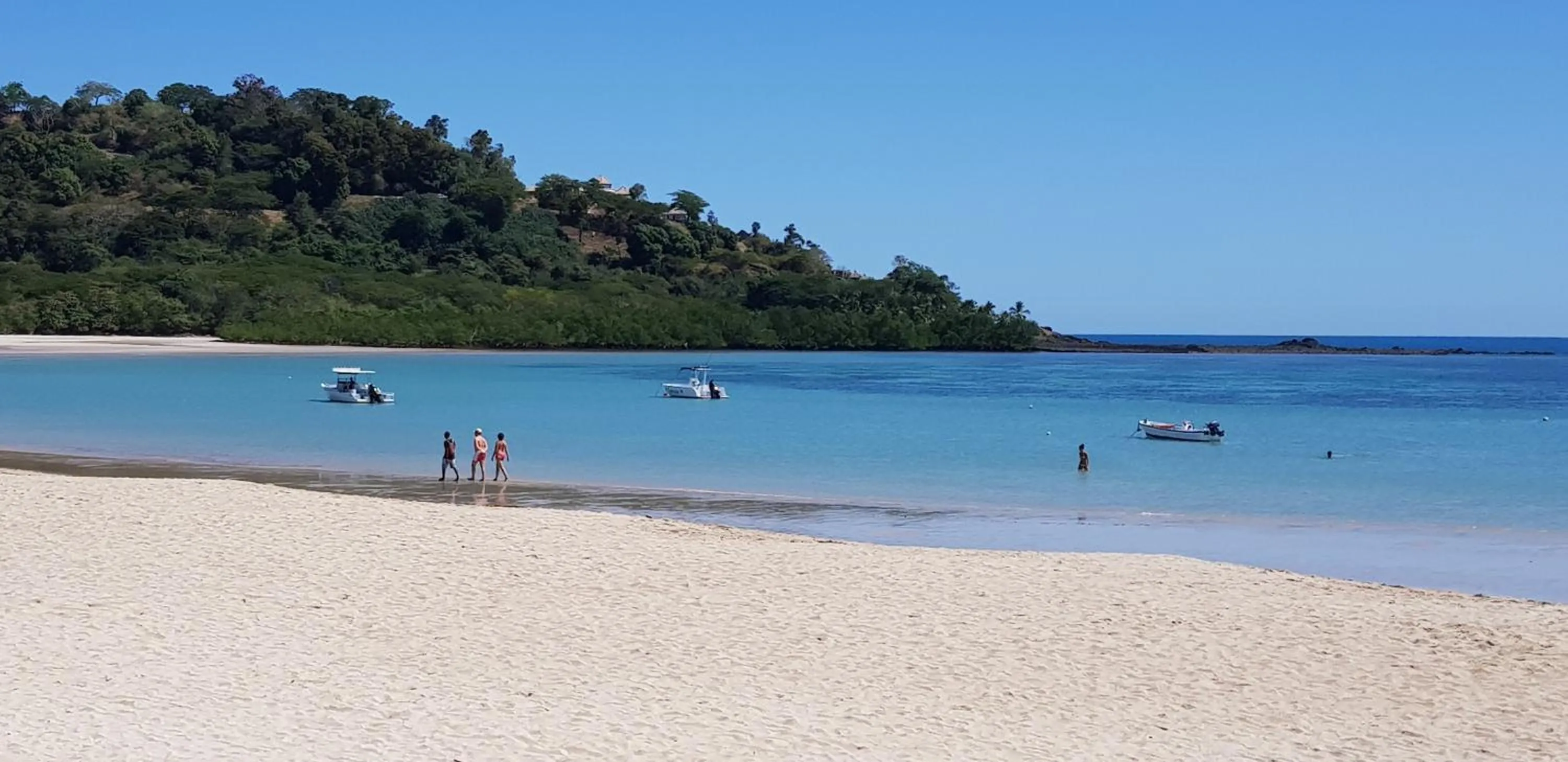 Beach in villa nosy détente