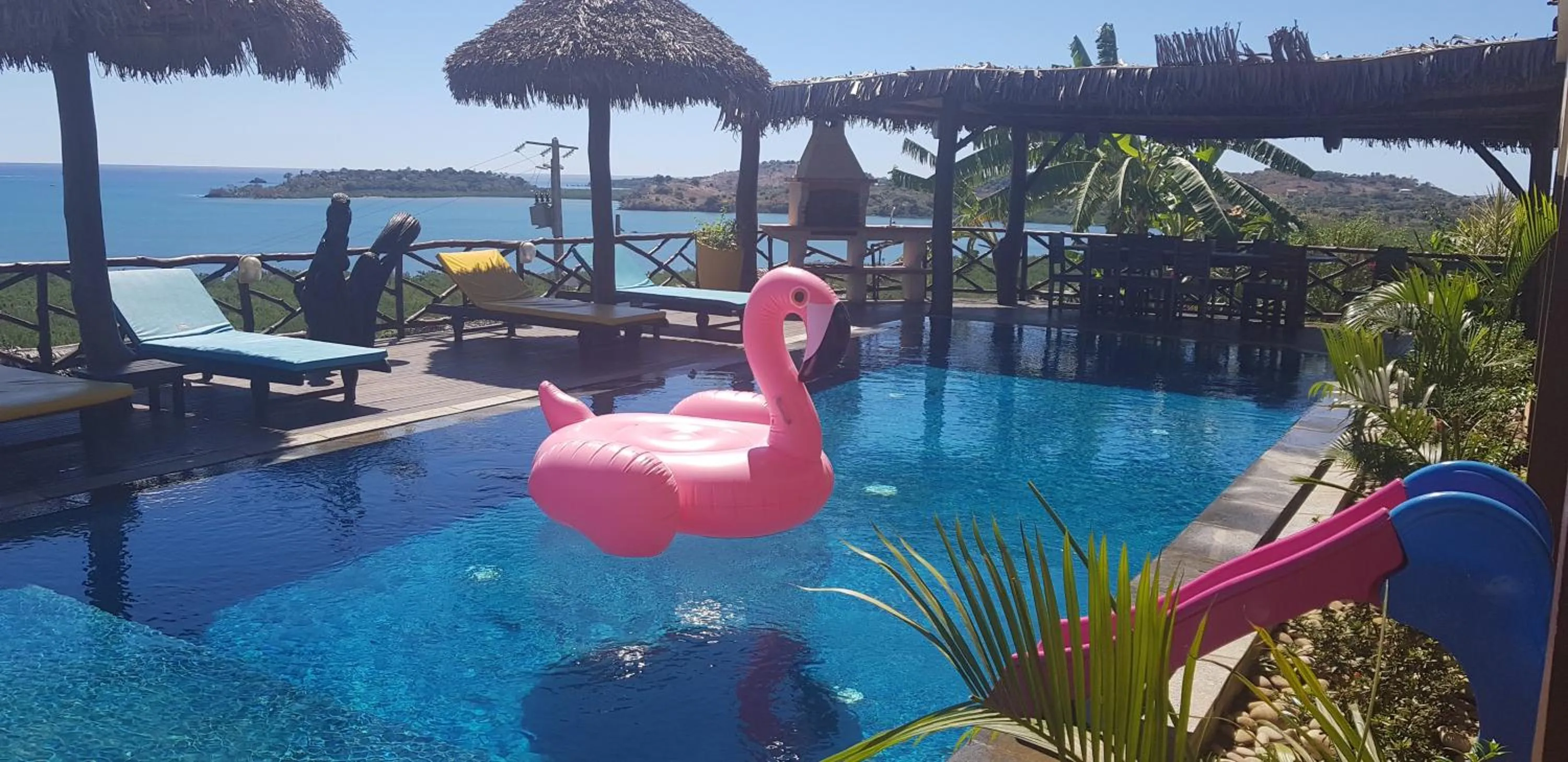 Swimming pool in villa nosy détente