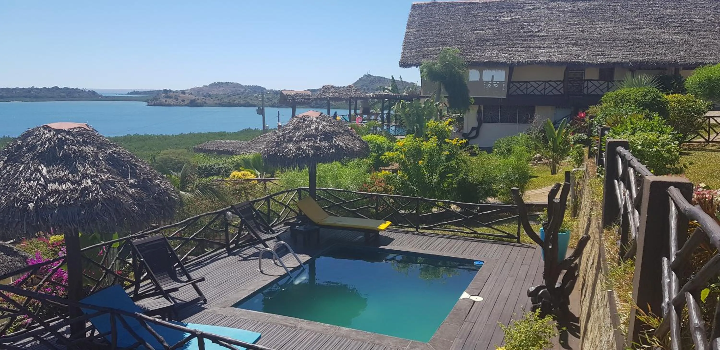 Swimming pool in villa nosy détente