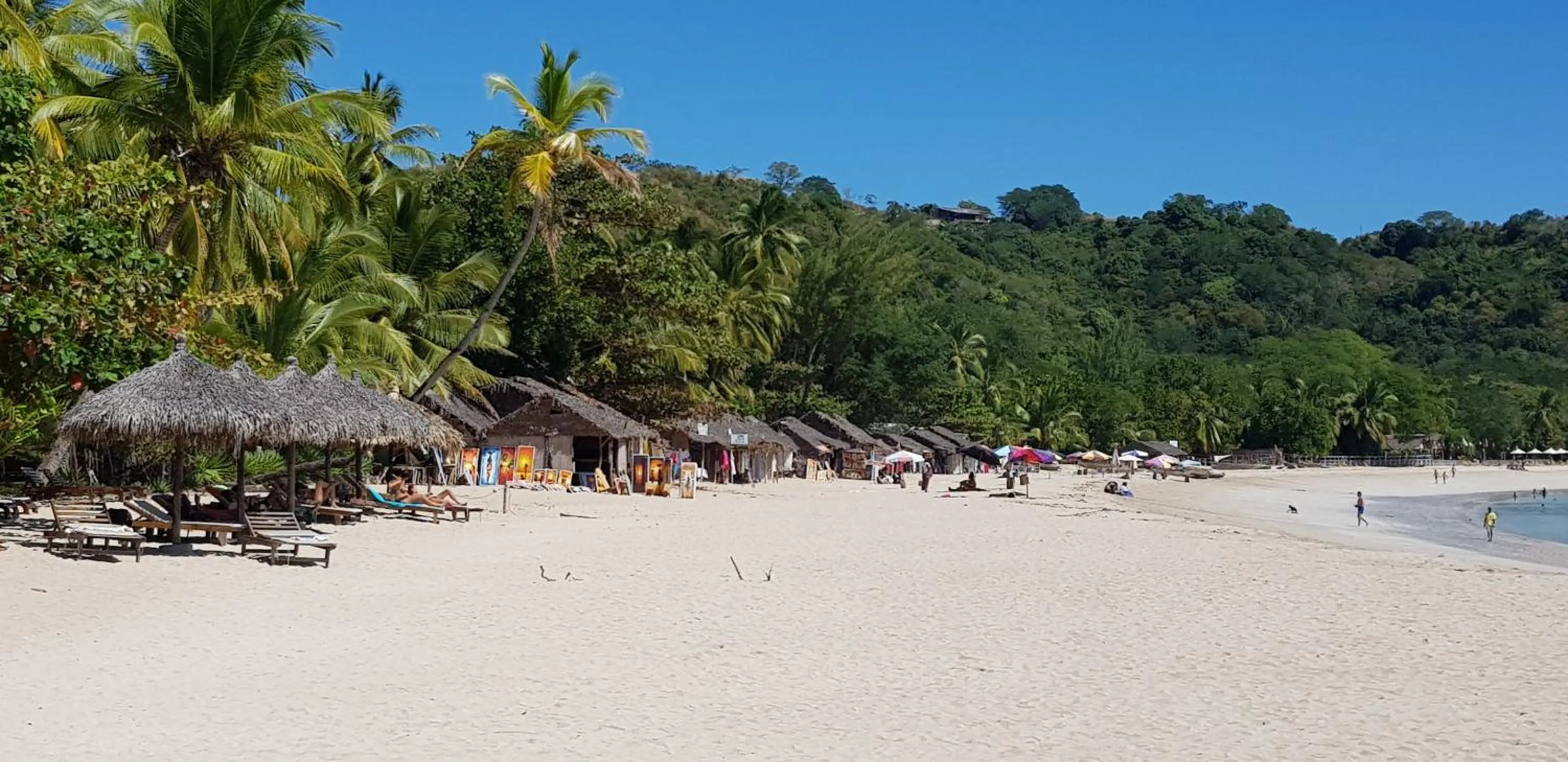 Beach in villa nosy détente