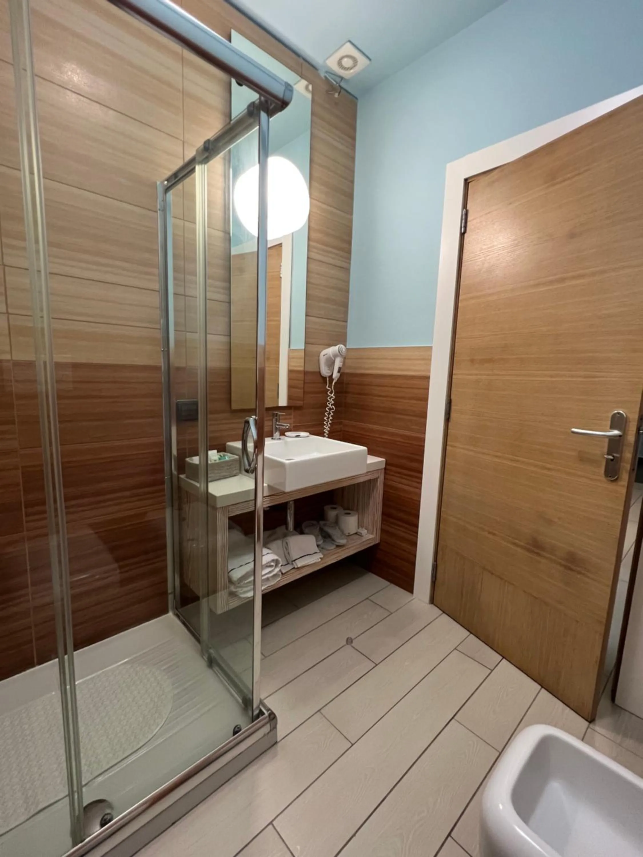 Shower in Tabù Hotel