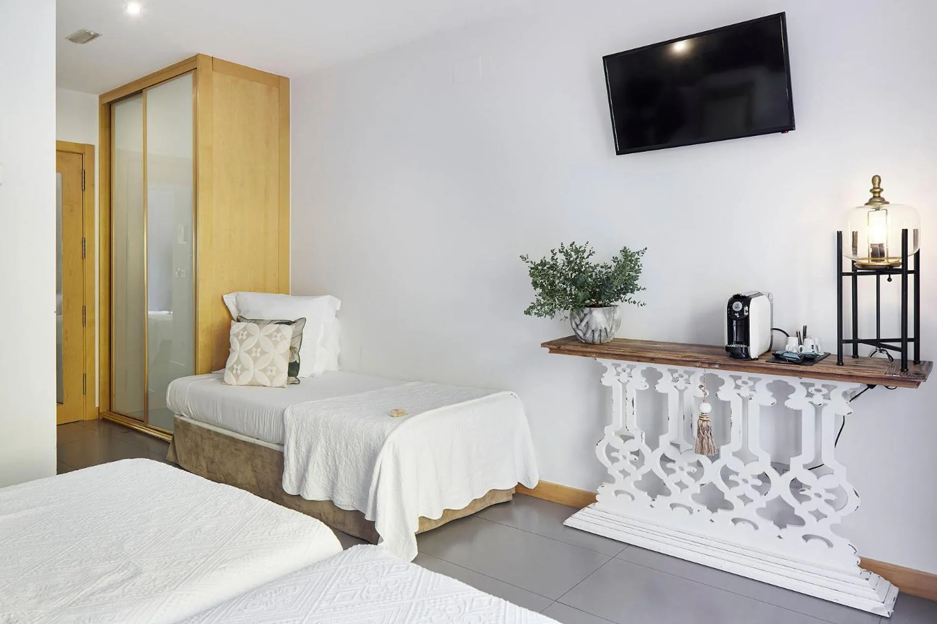 Photo of the whole room in Hotel Boutique Txanka Erreka PARKING INCLUIDO