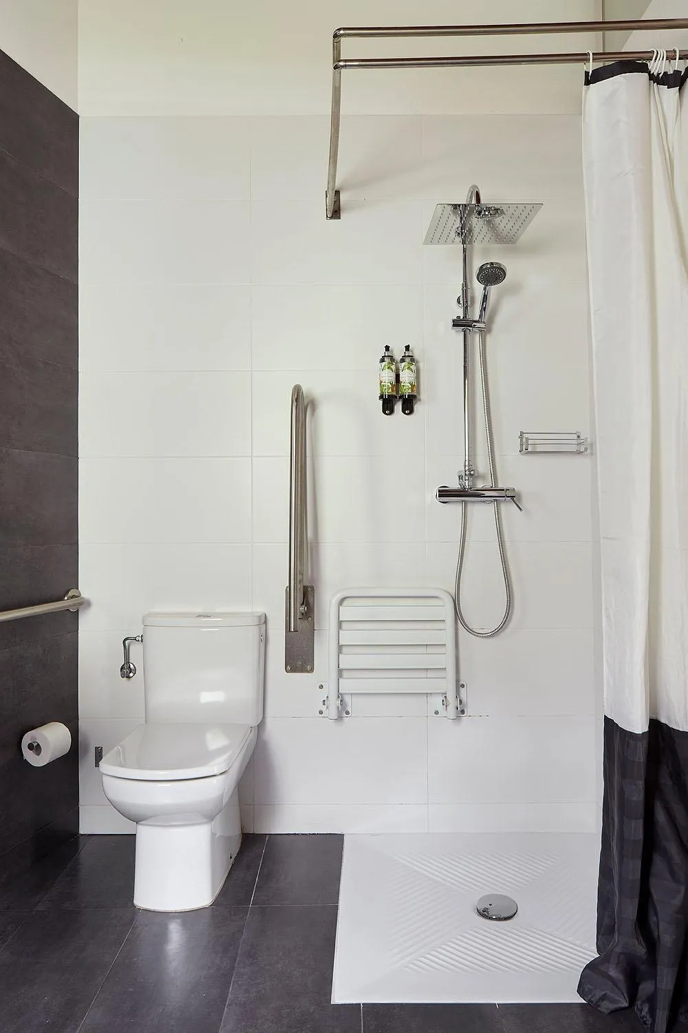 Shower in Hotel Boutique Txanka Erreka PARKING INCLUIDO