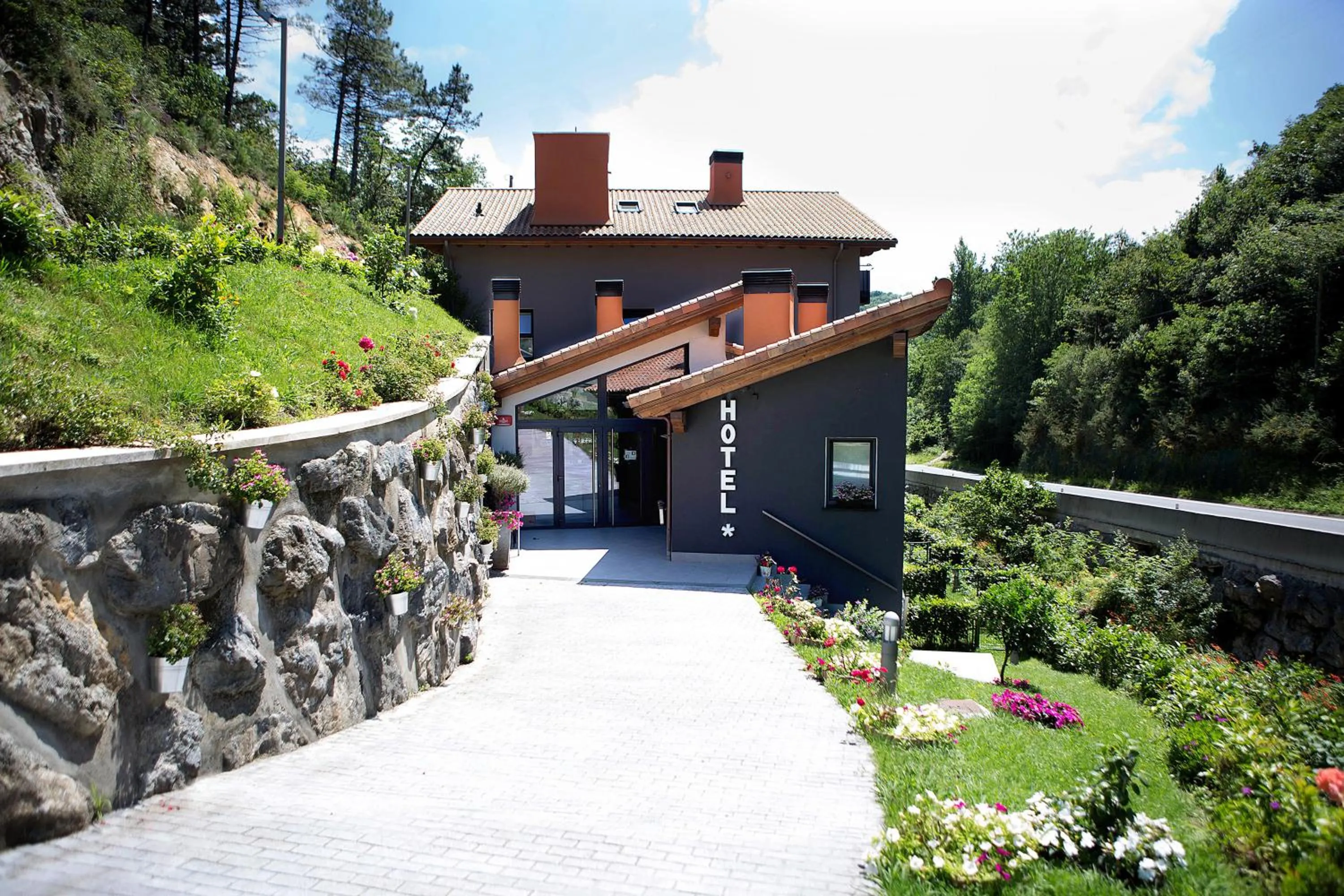 Facade/entrance in Hotel Boutique Txanka Erreka PARKING INCLUIDO