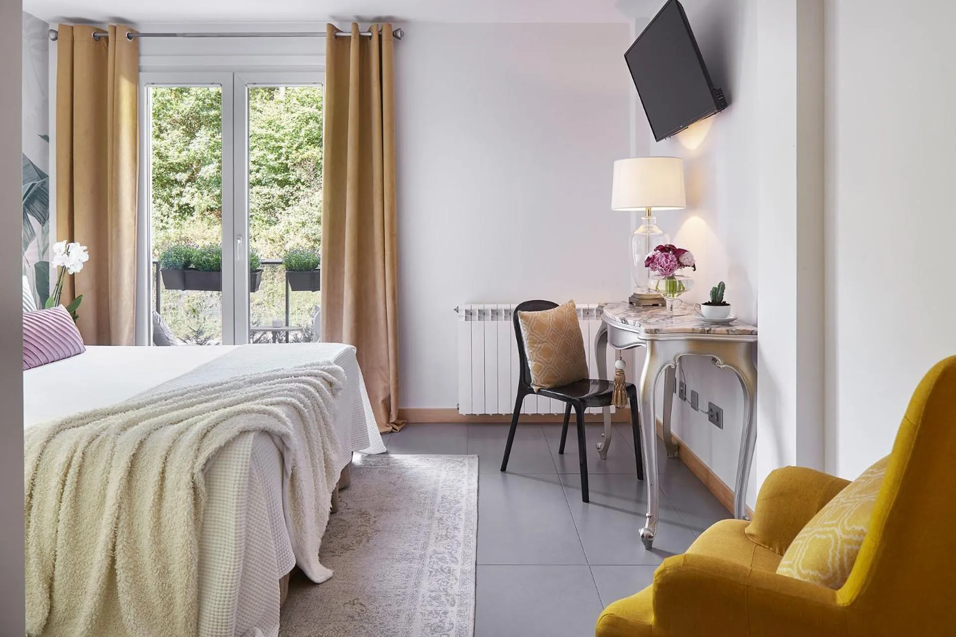 Photo of the whole room in Hotel Boutique Txanka Erreka PARKING INCLUIDO