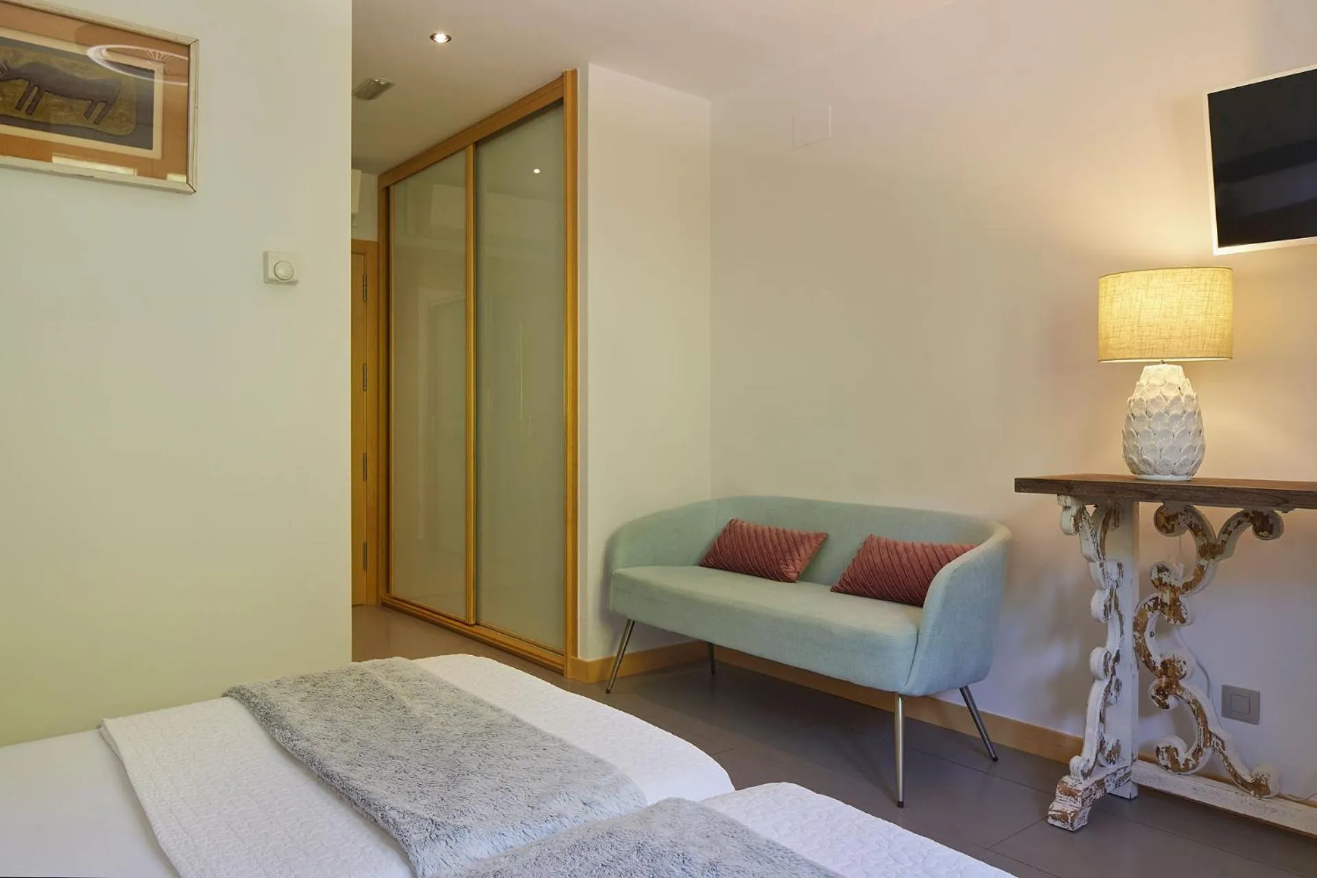 Photo of the whole room in Hotel Boutique Txanka Erreka PARKING INCLUIDO