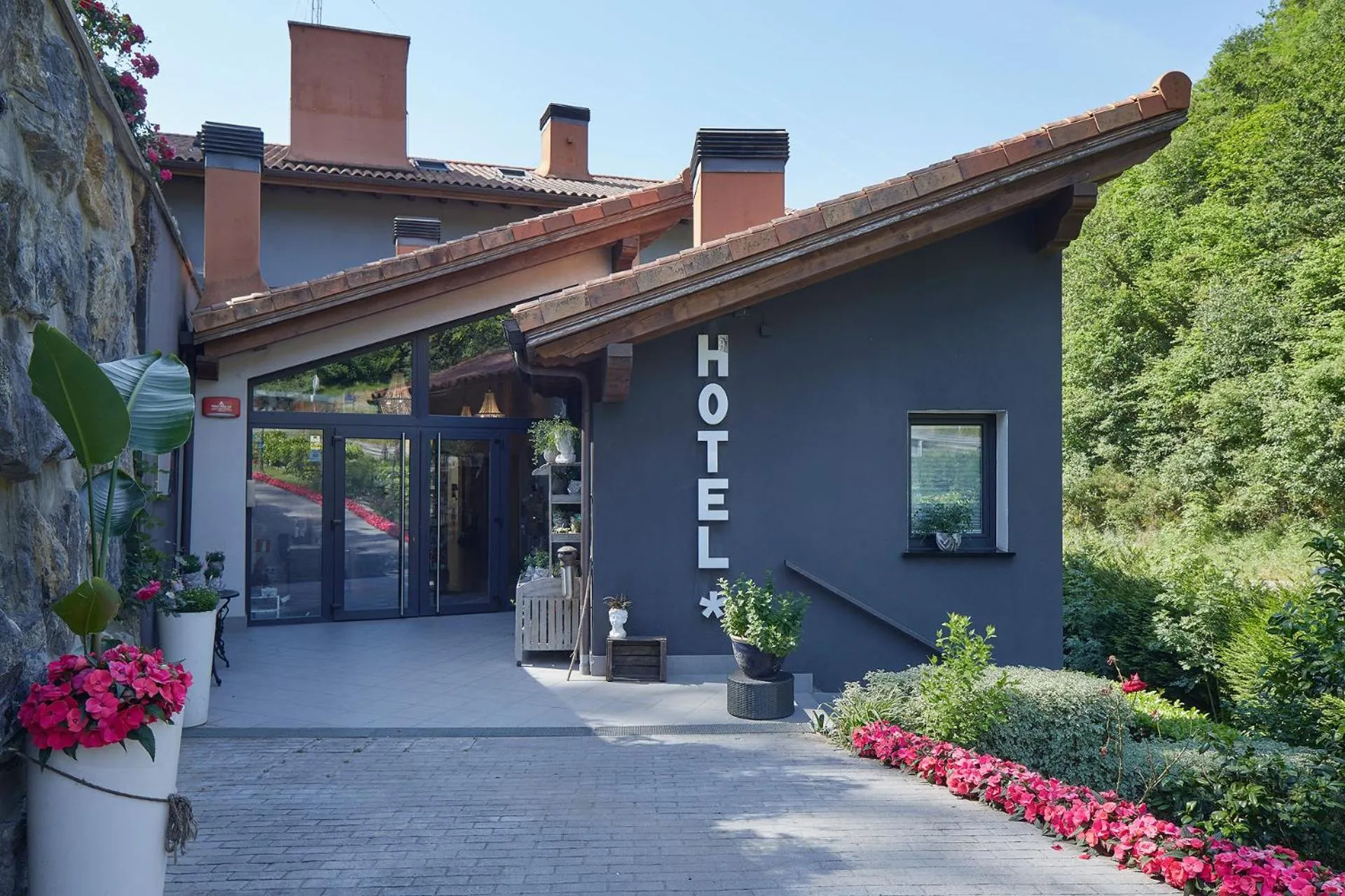 Property building in Hotel Boutique Txanka Erreka PARKING INCLUIDO