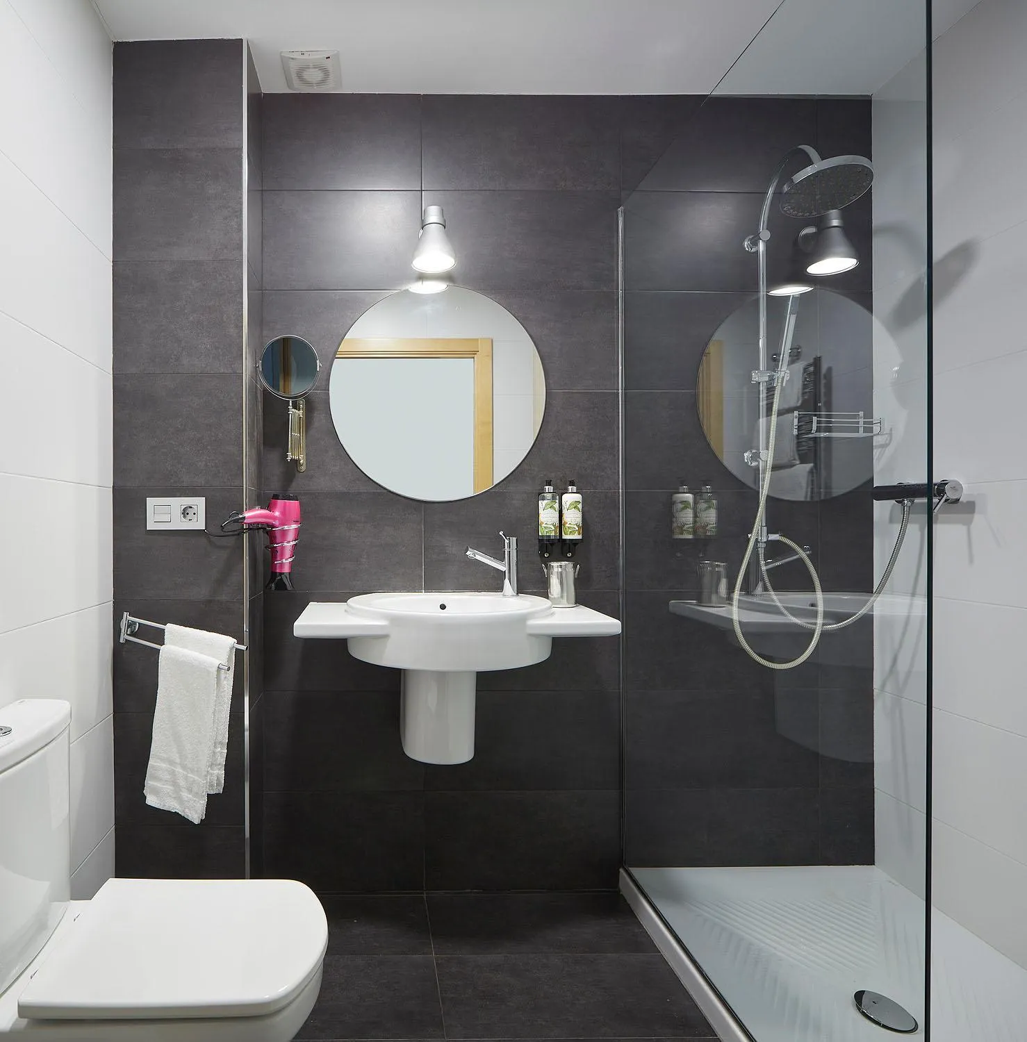 Bathroom in Hotel Boutique Txanka Erreka PARKING INCLUIDO