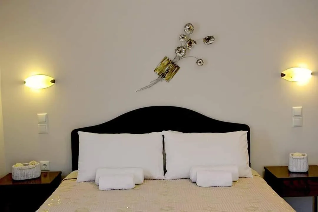 Photo of the whole room, Bed in Anesis