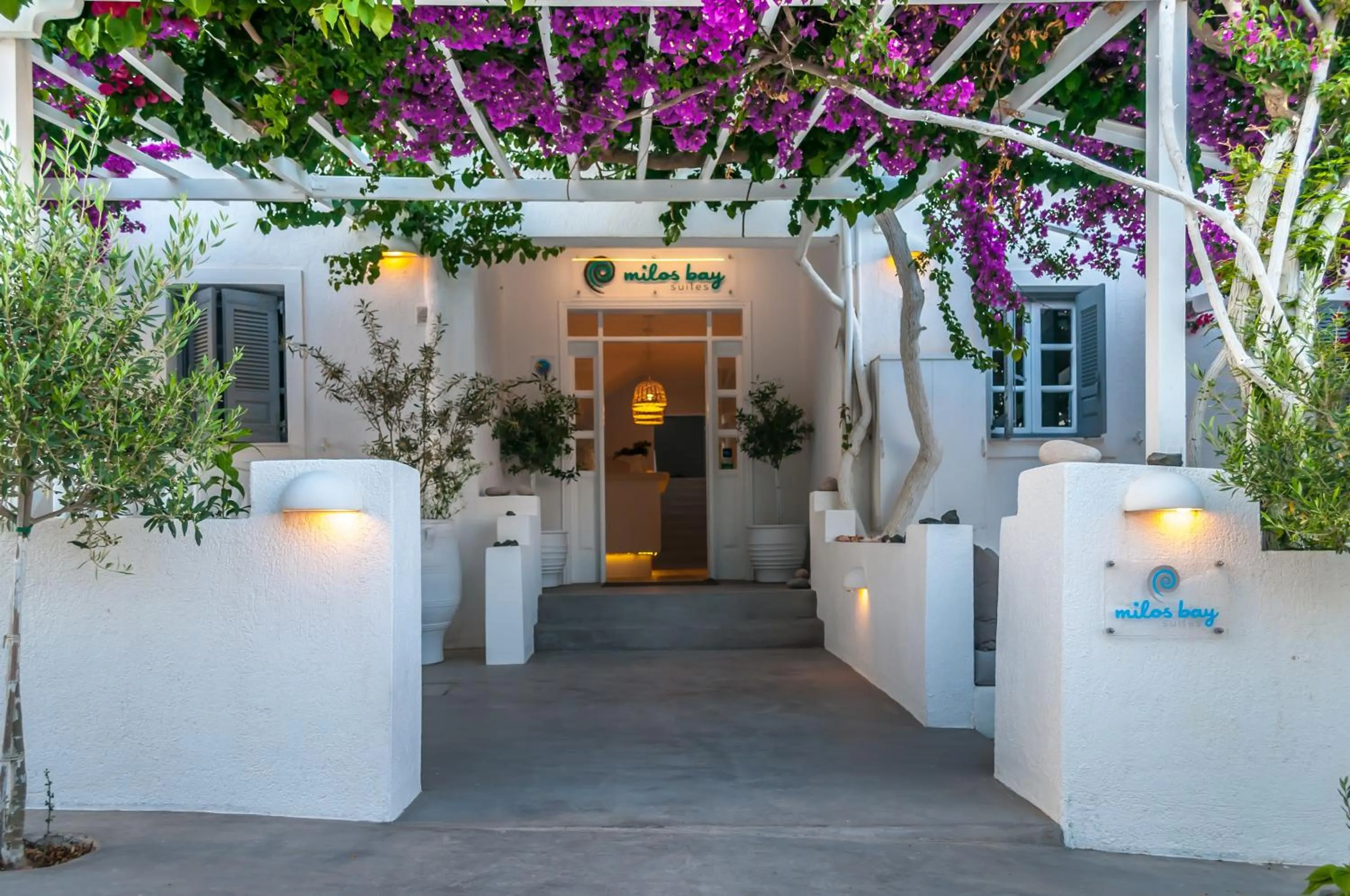 Facade/entrance in Milos Bay Suites