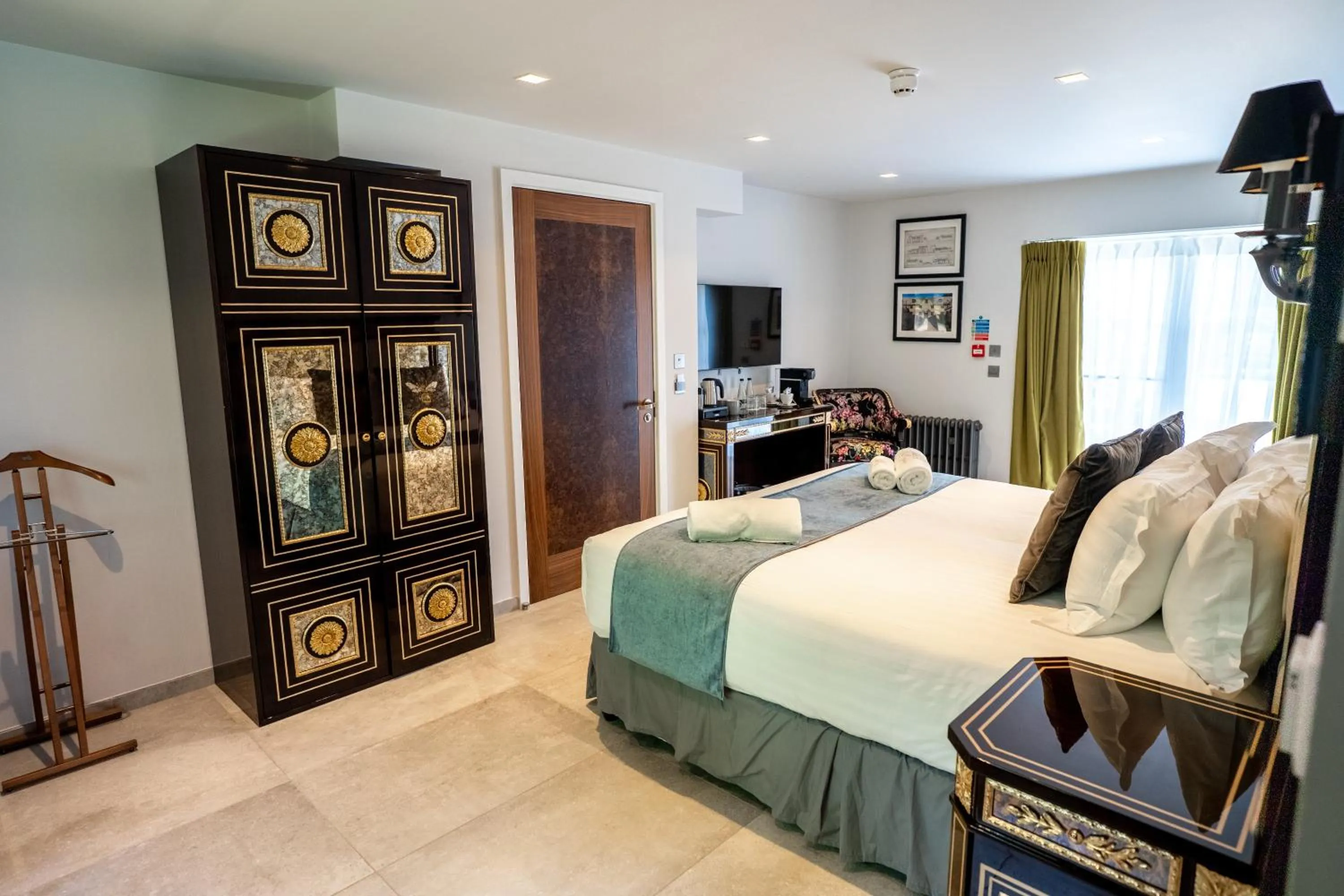 Bed in Weston Manor Hotel