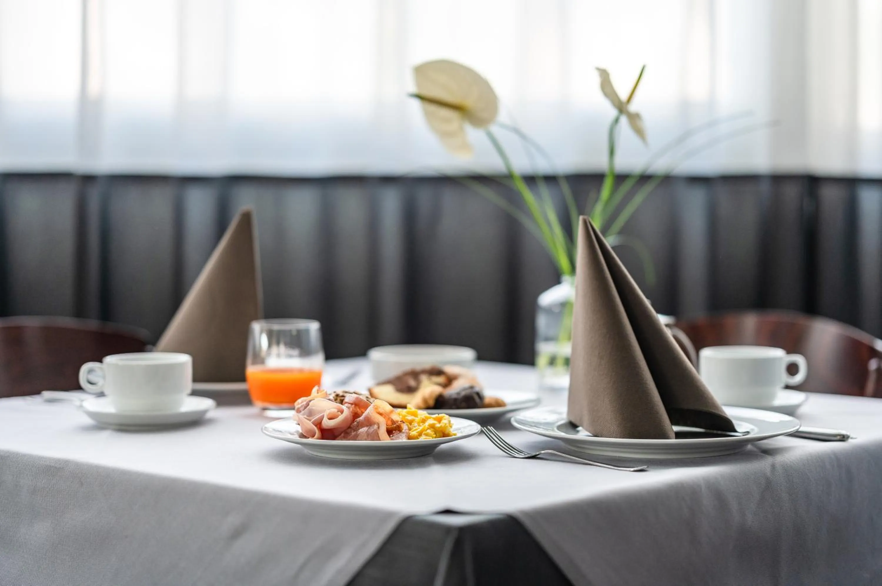 Restaurant/places to eat in Hotel Europa