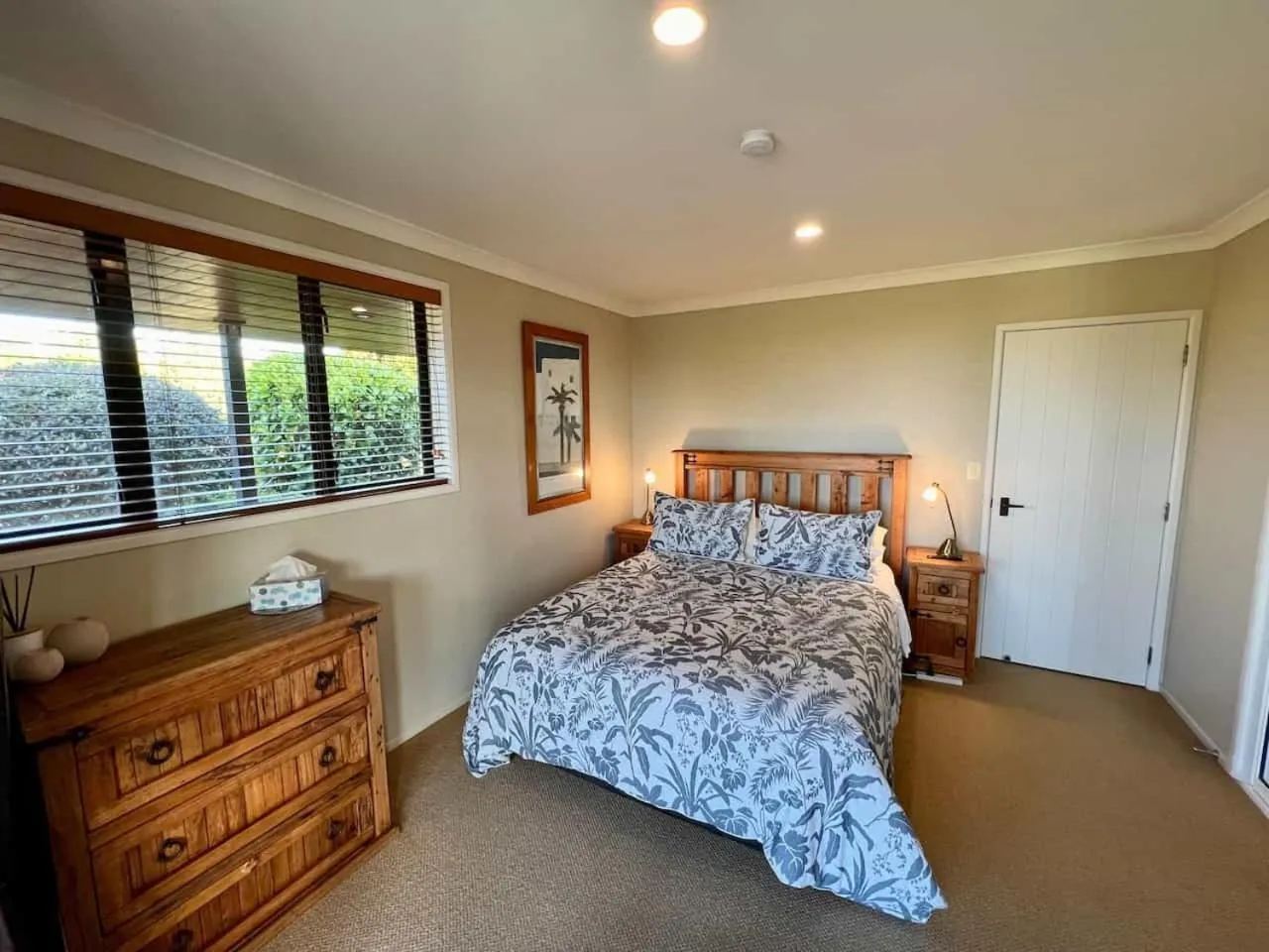 Photo of the whole room, Bed in Heaven's Rest B&B