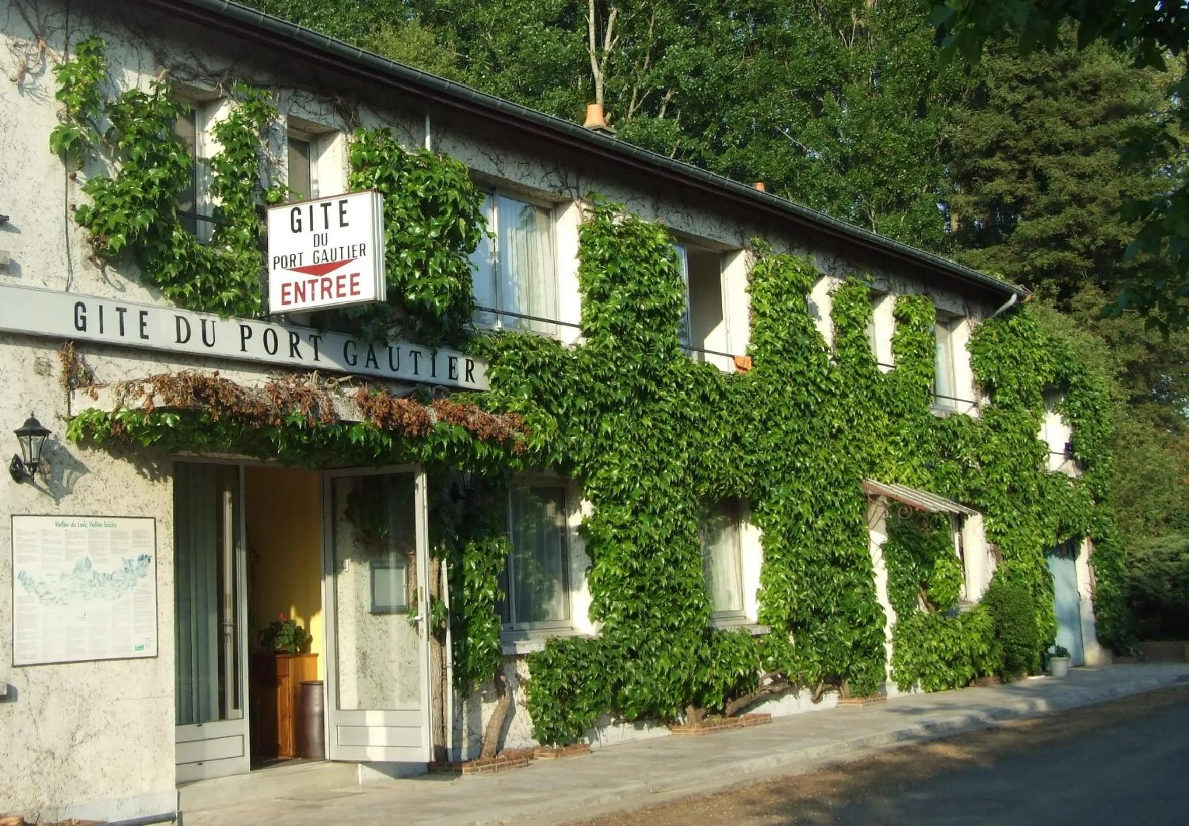 Property building in Chambres d'hotes du Port Gautier