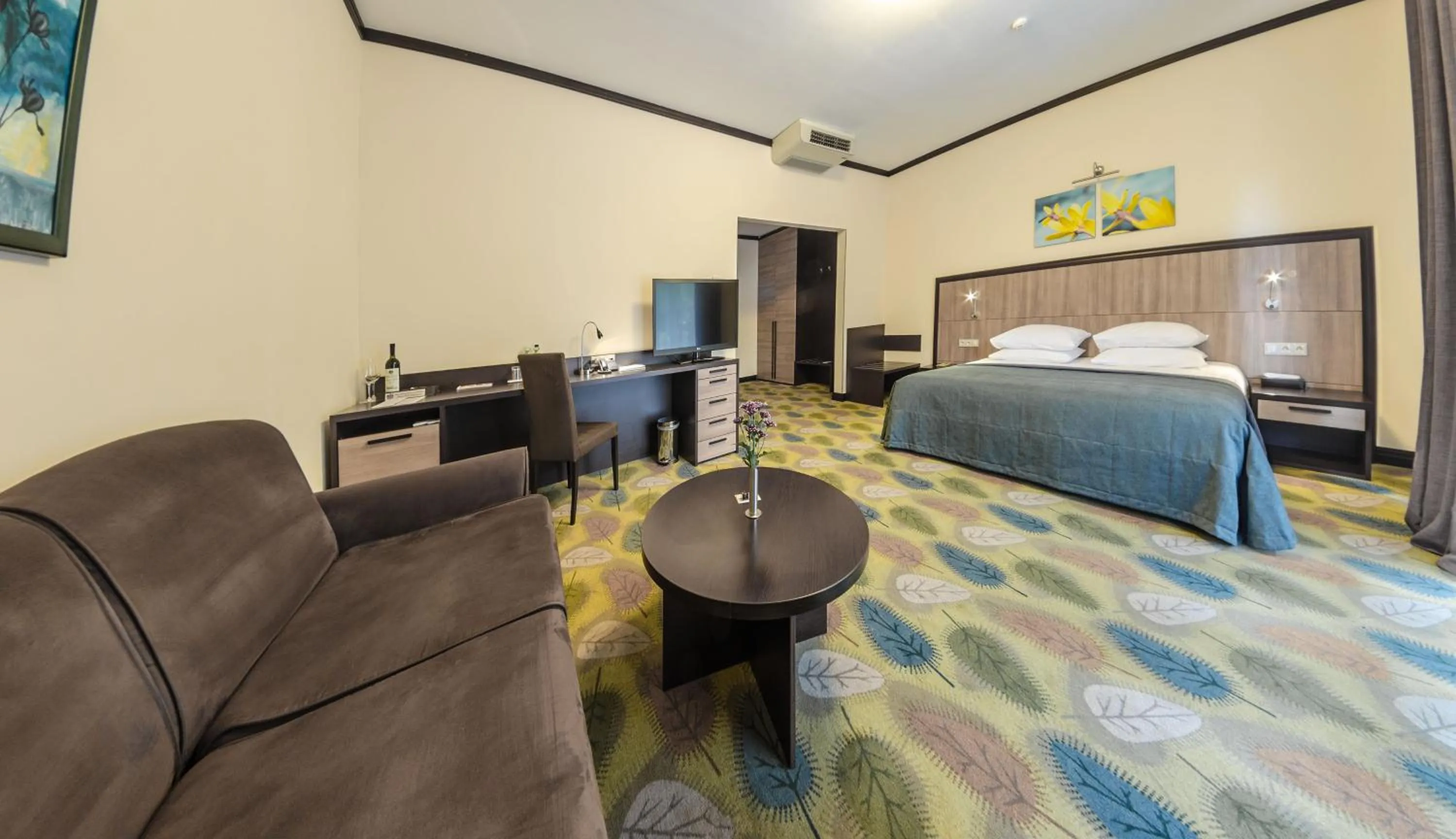 Photo of the whole room, Bed in Park-Hotel Golosievo