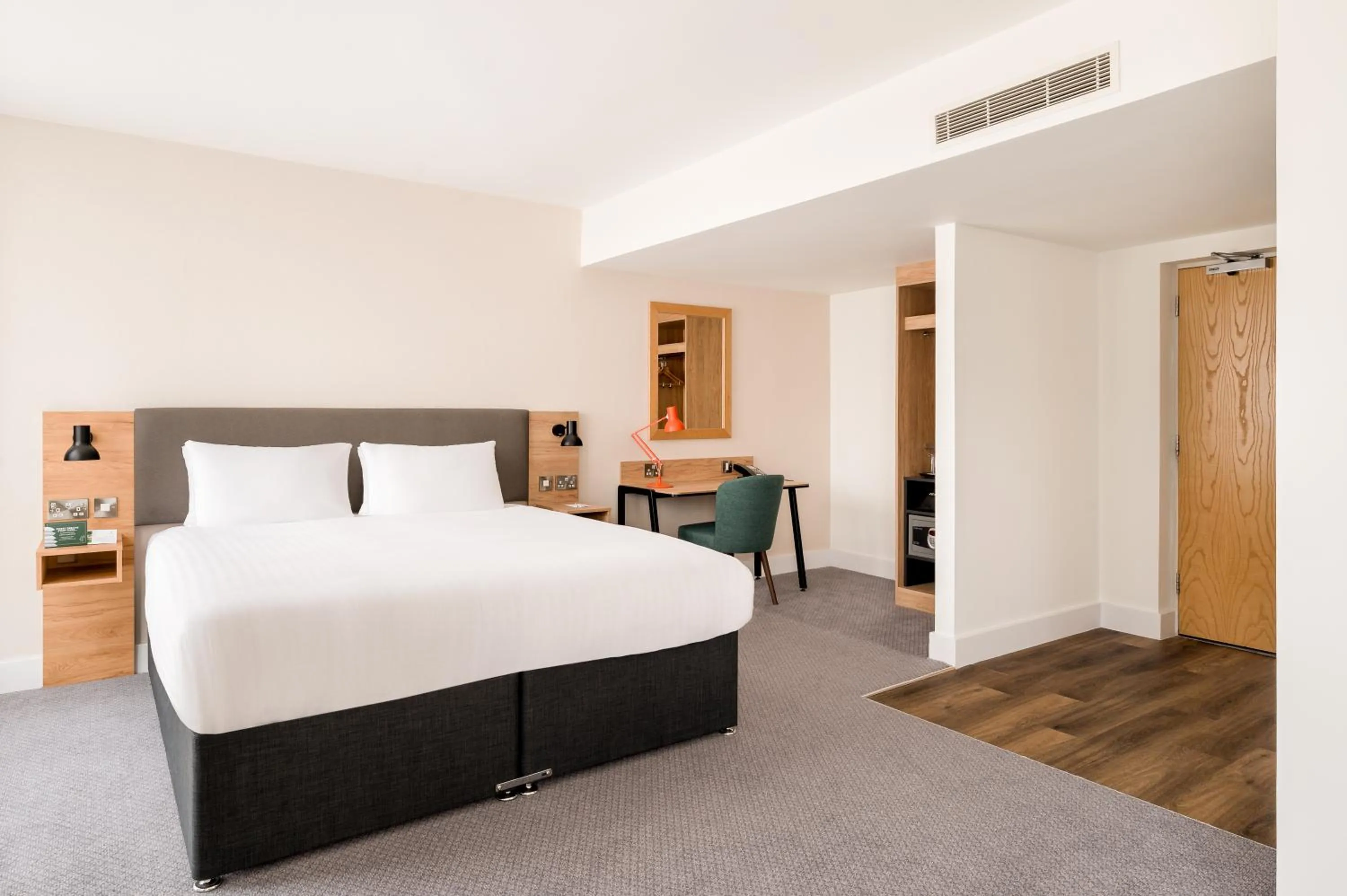 Bedroom, Bed in Holiday Inn Birmingham City by IHG