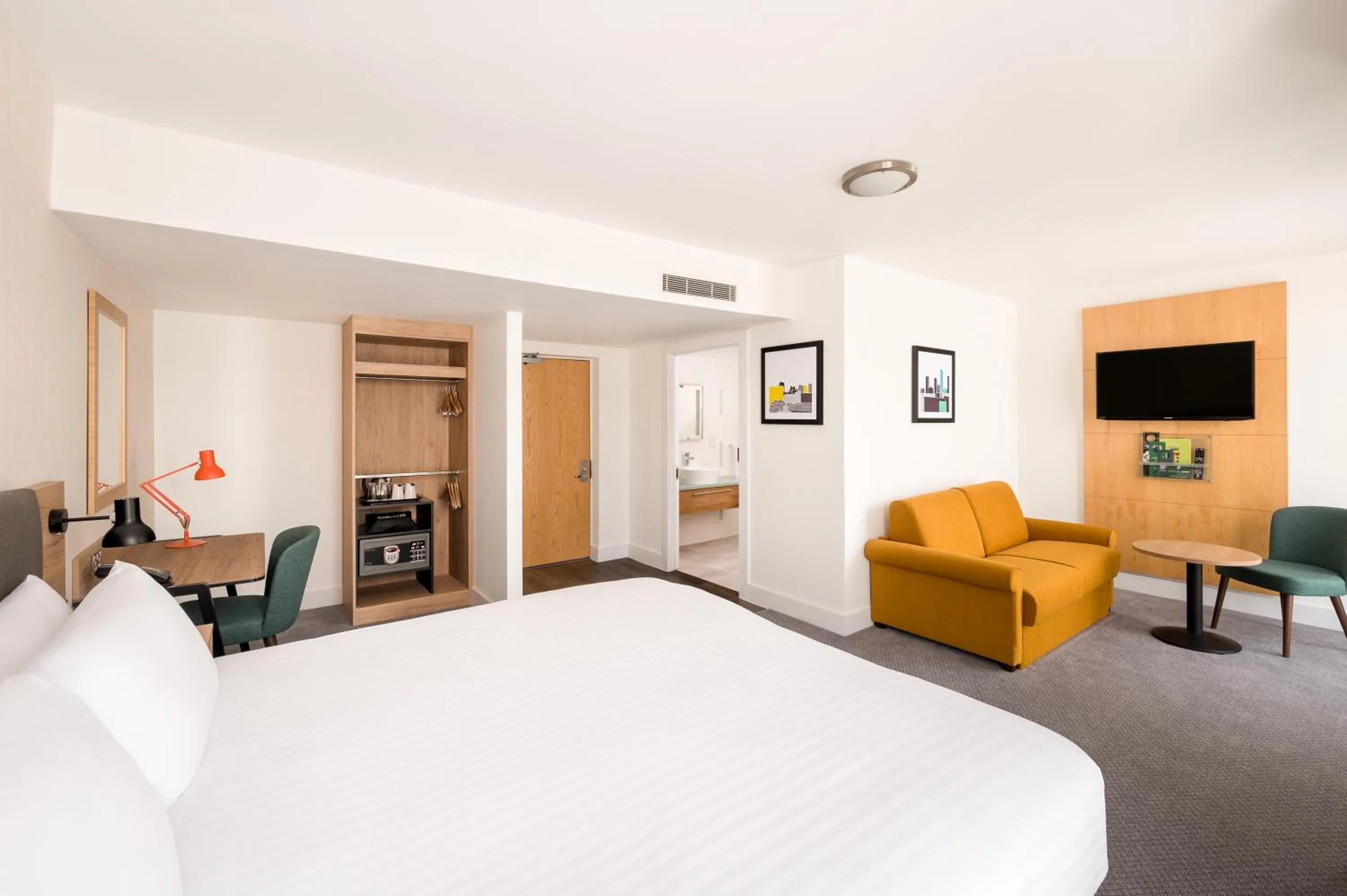 Bedroom, Bed in Holiday Inn Birmingham City by IHG