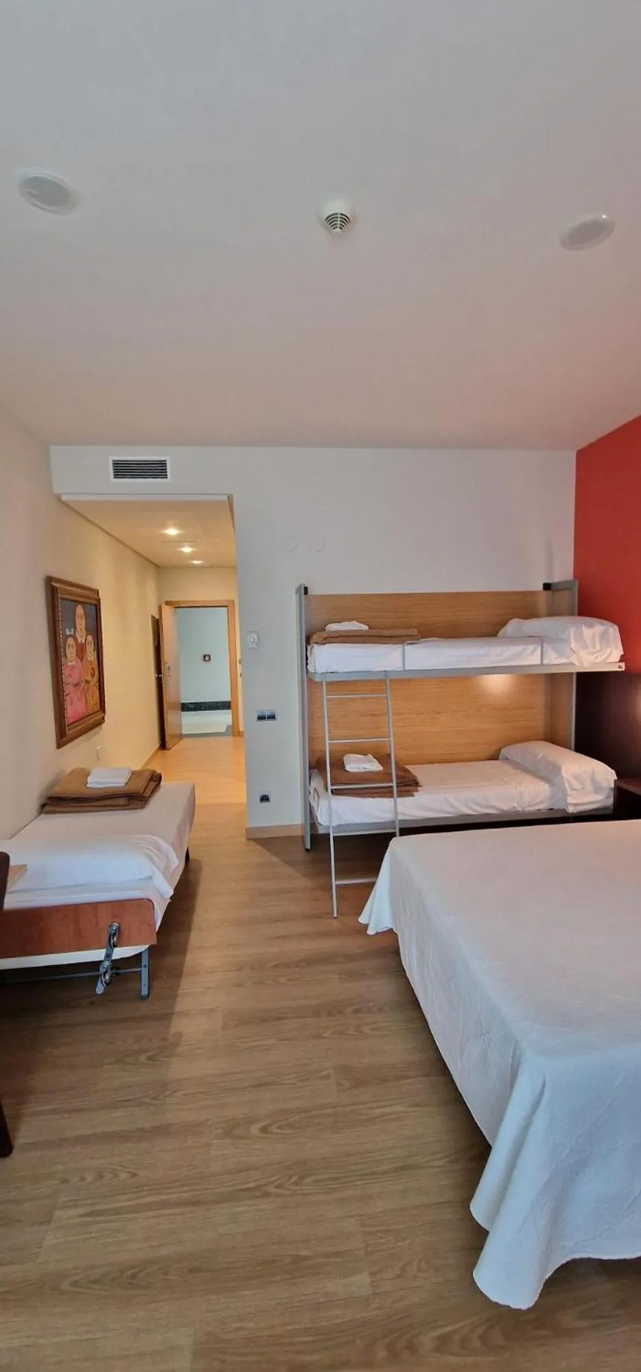 Bedroom, Bed in Hotel Marítimo Ris con garaje