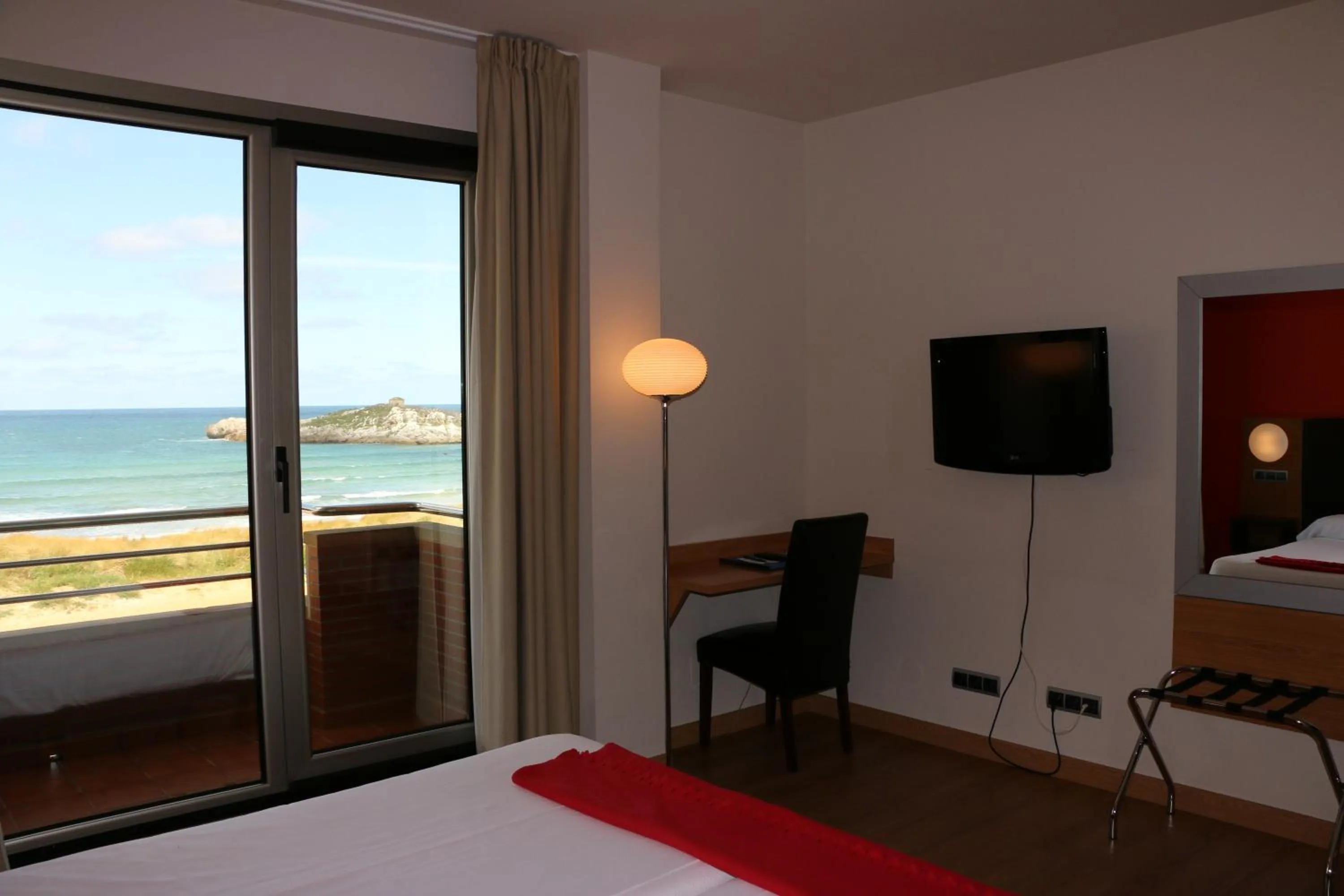 Spring, Bed in Hotel Marítimo Ris con garaje