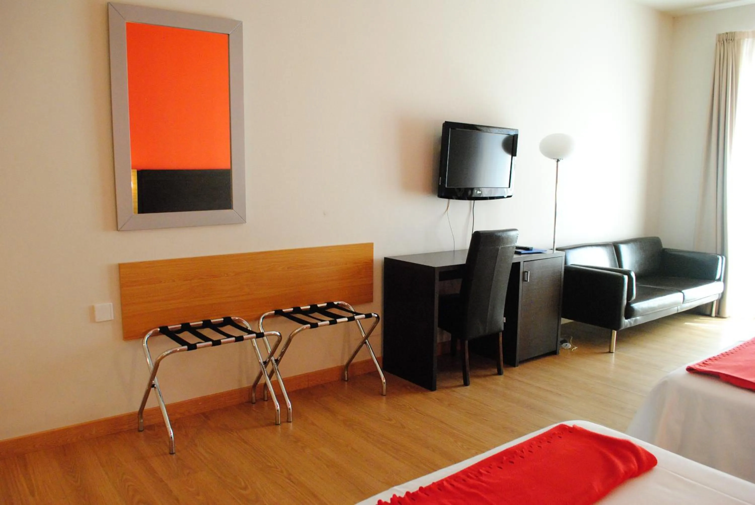 Bedroom, Bed in Hotel Marítimo Ris con garaje