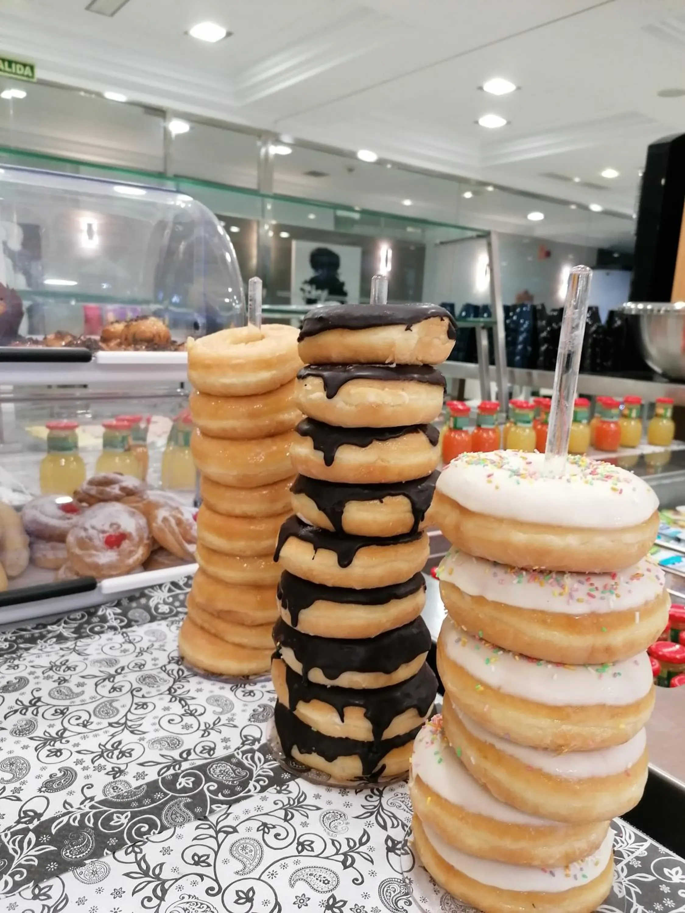 Buffet breakfast in Hotel Marítimo Ris con garaje