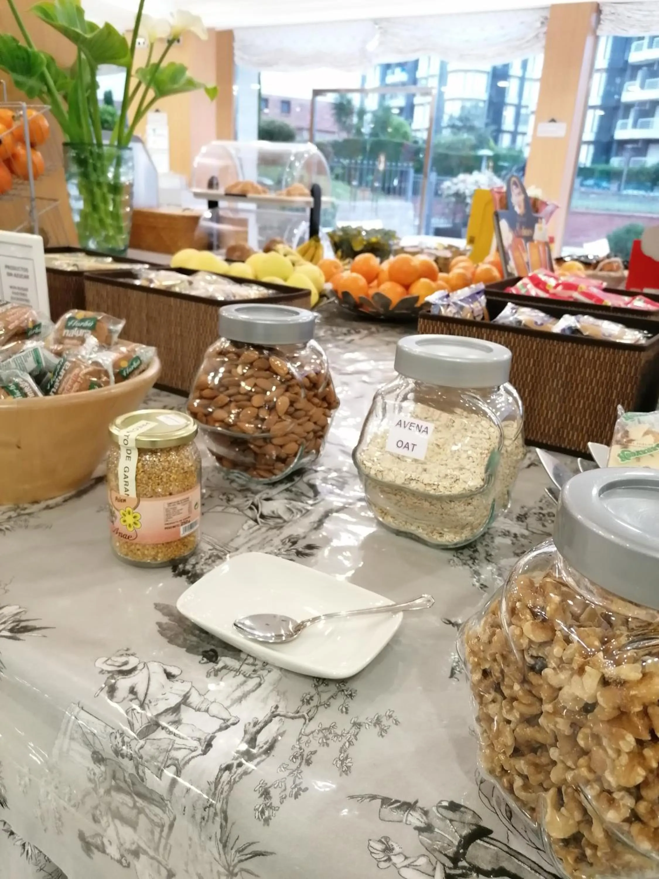 Buffet breakfast in Hotel Marítimo Ris con garaje