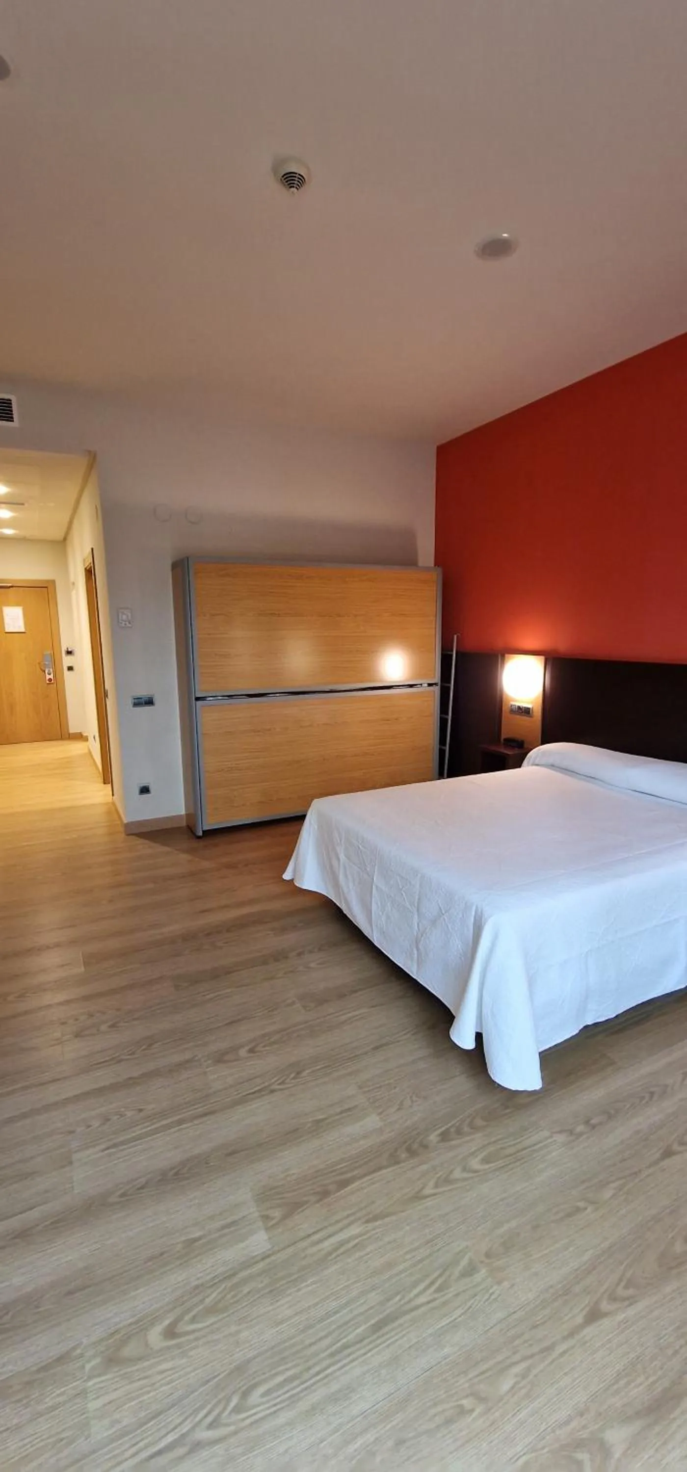 Bedroom, Bed in Hotel Marítimo Ris con garaje