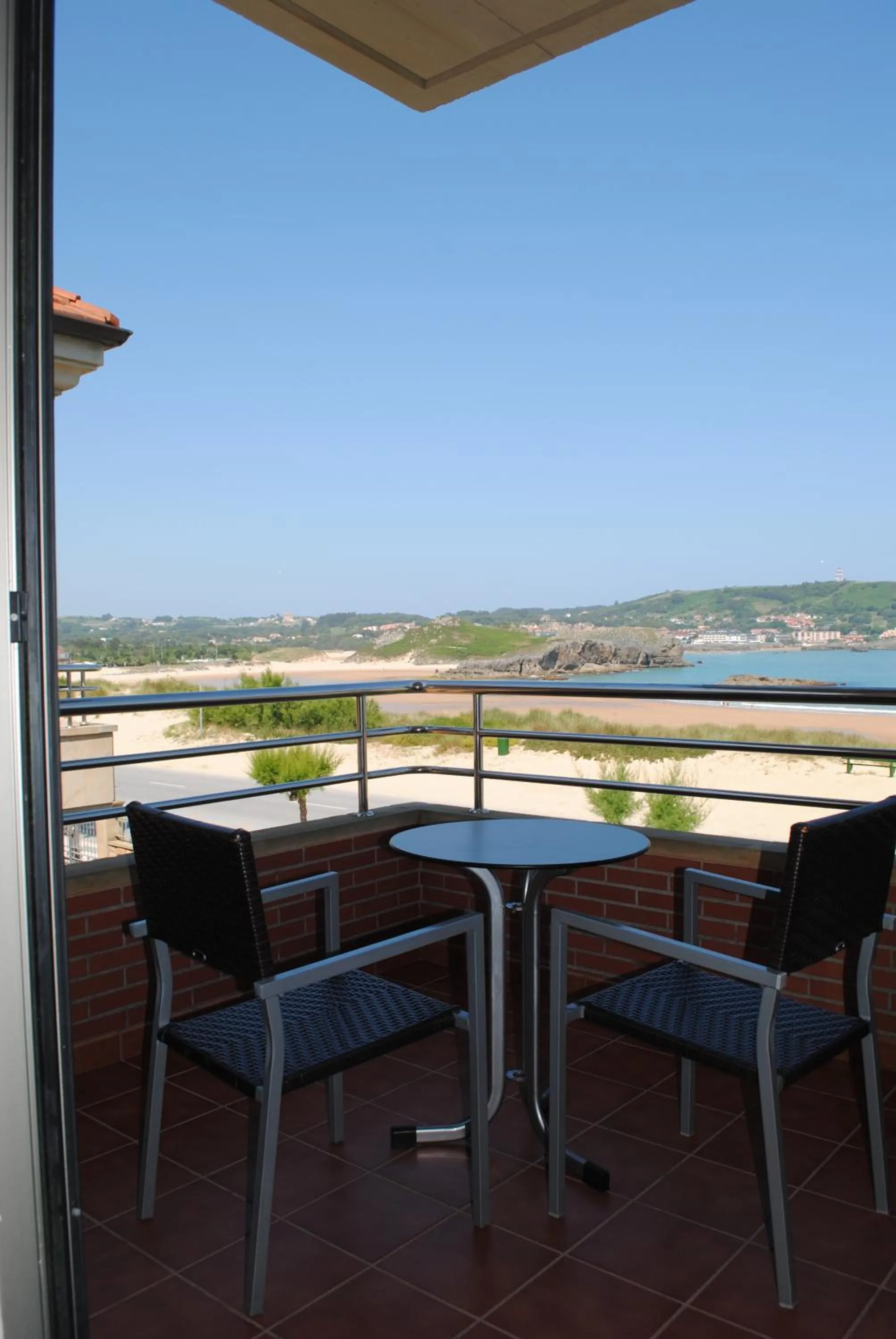 Balcony/Terrace in Hotel Marítimo Ris con garaje