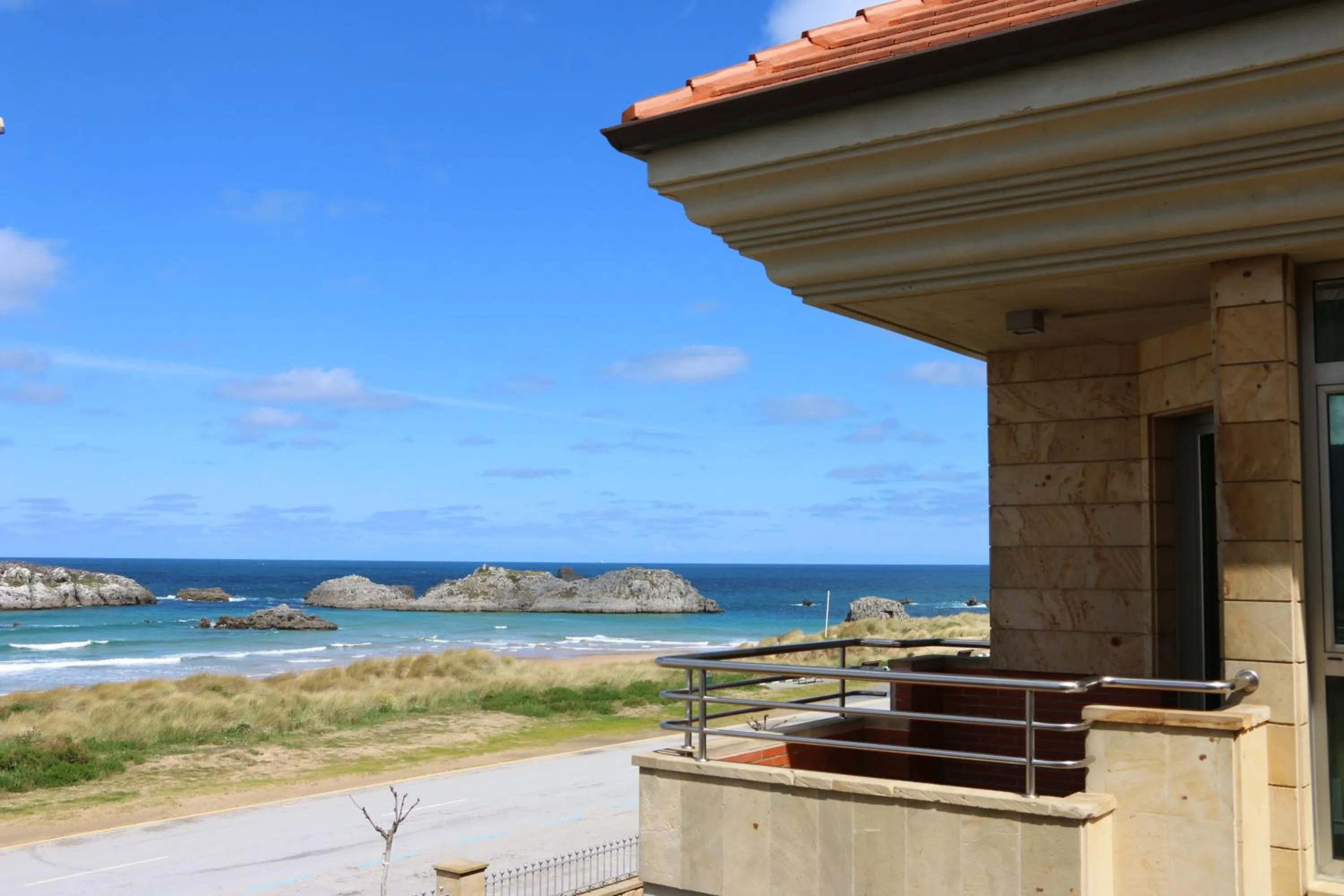 Balcony/Terrace in Hotel Marítimo Ris con garaje