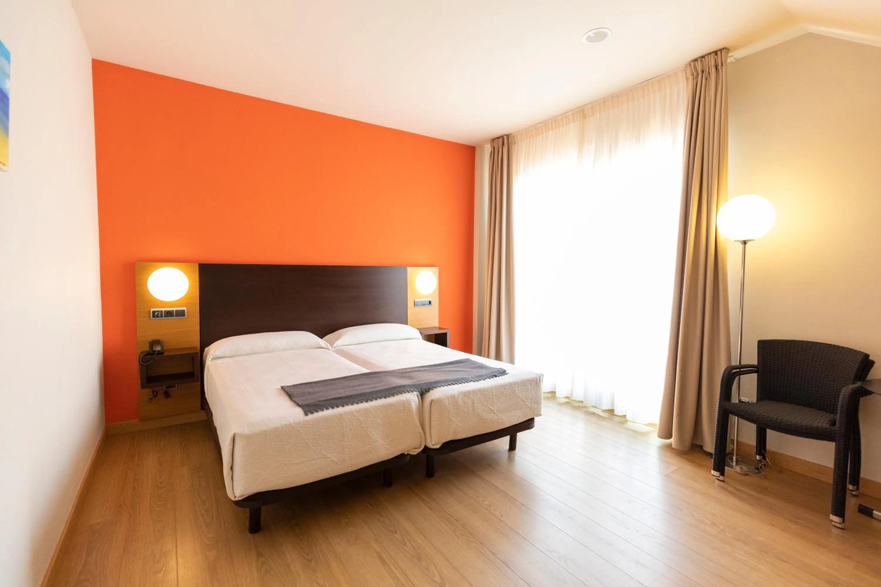 Bed in Hotel Marítimo Ris con garaje