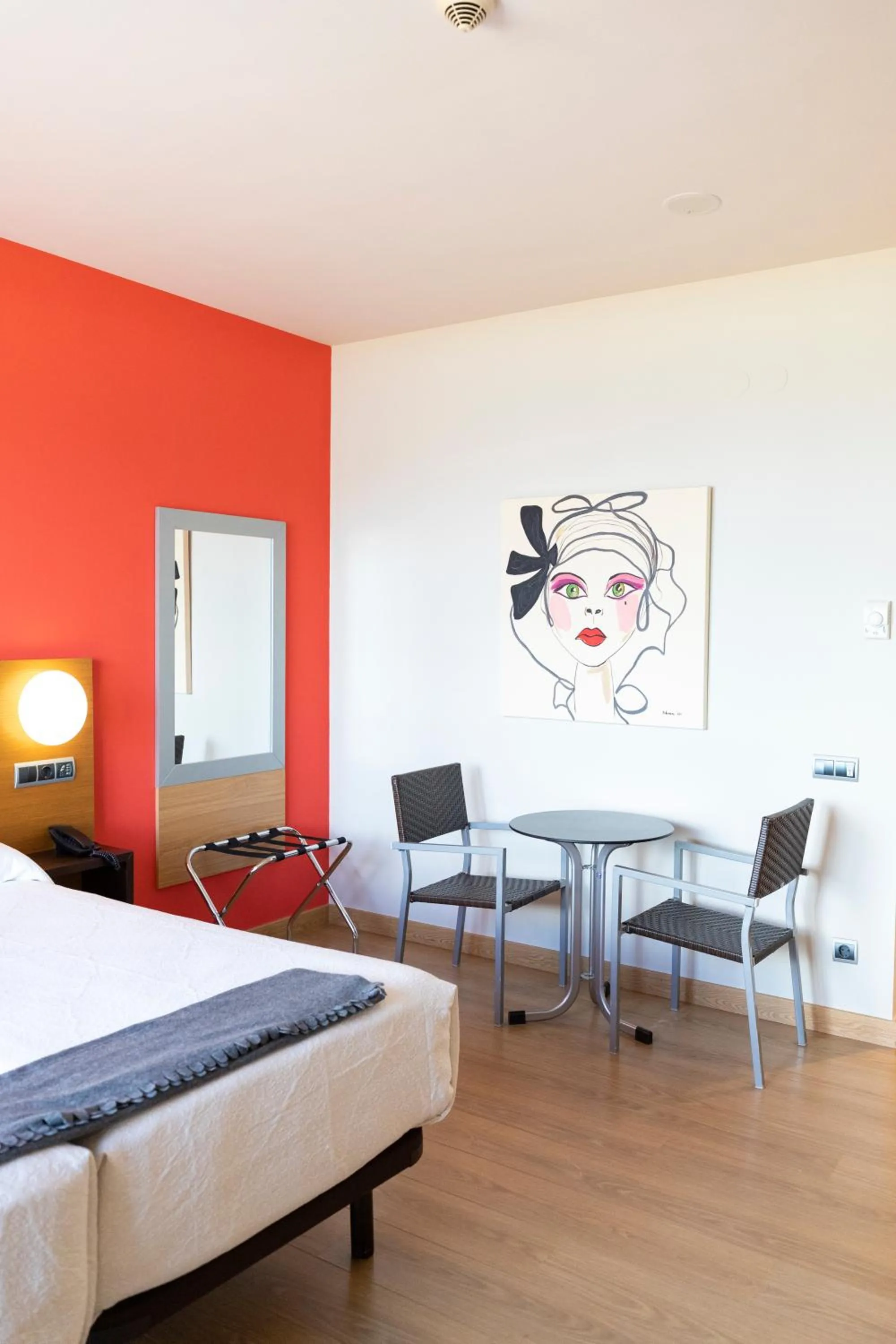 Bedroom, Bed in Hotel Marítimo Ris con garaje