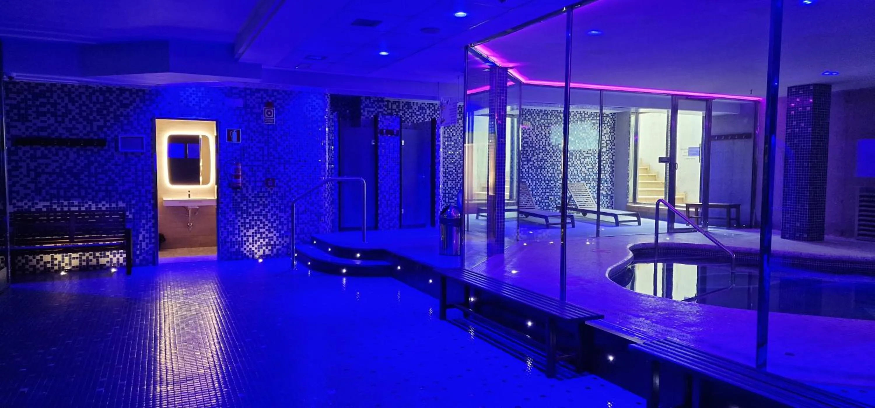 Spa and wellness centre/facilities in Hotel Marítimo Ris con garaje