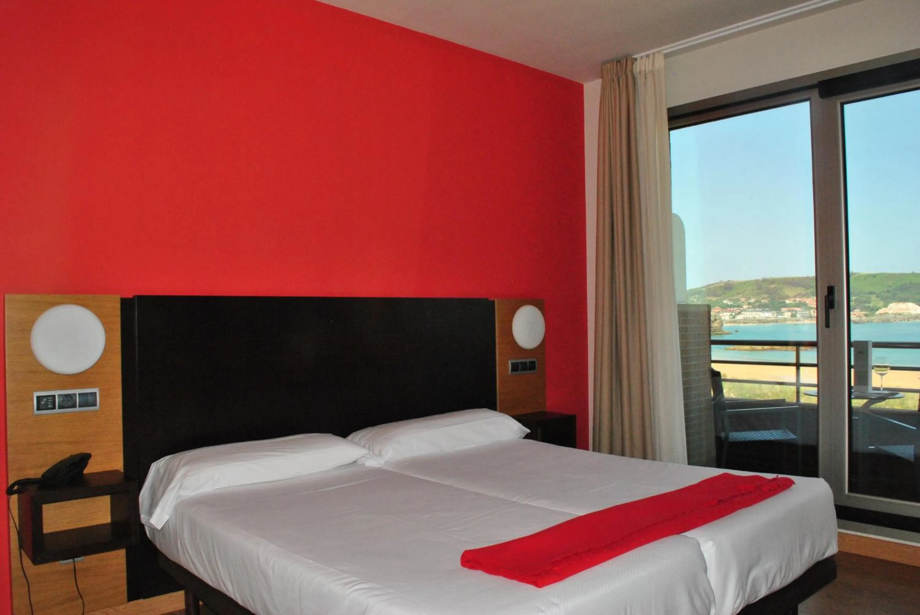 Photo of the whole room, Bed in Hotel Marítimo Ris con garaje