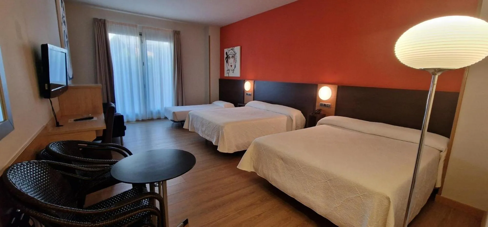 Bedroom, Bed in Hotel Marítimo Ris con garaje