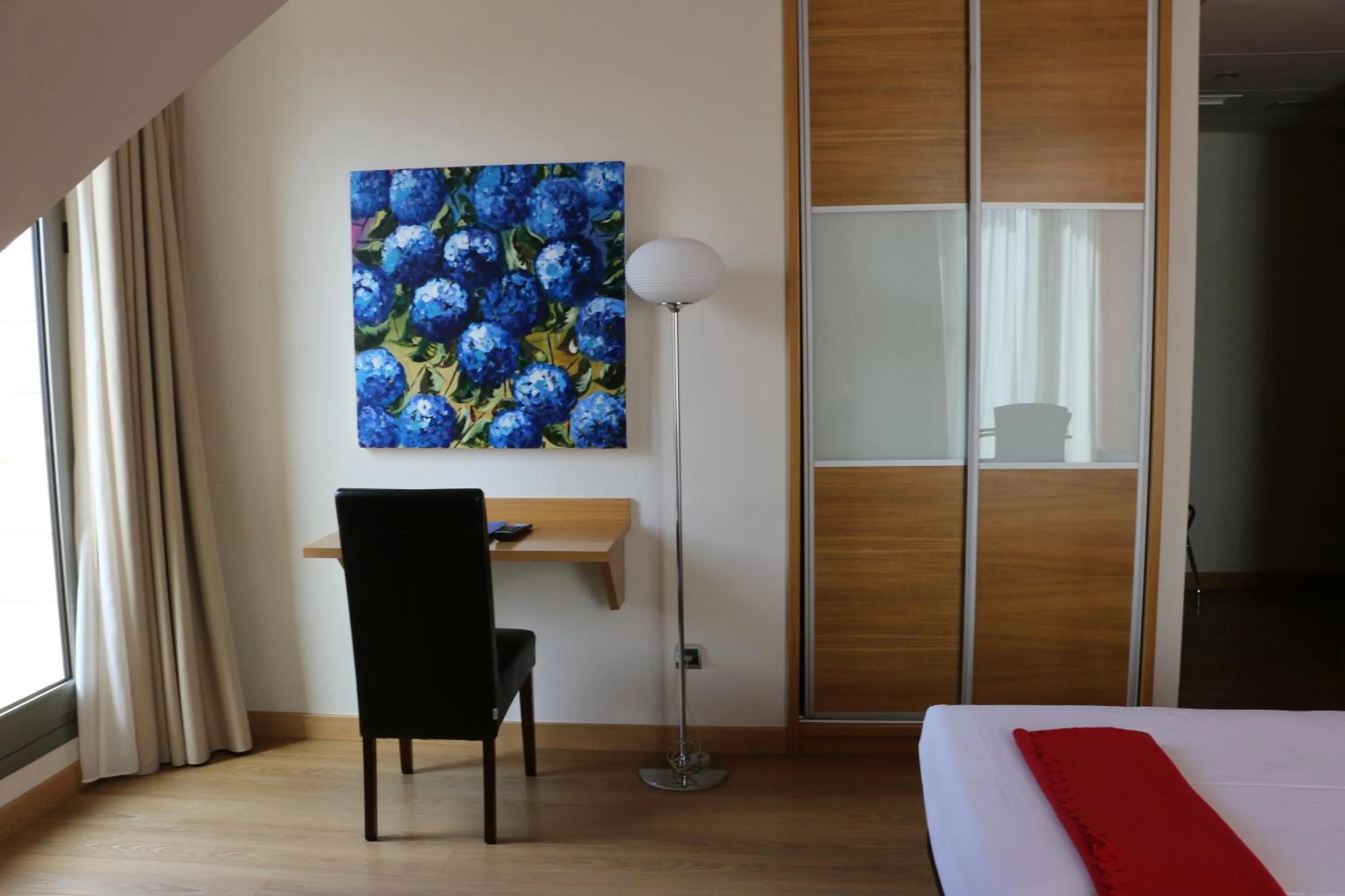 Bedroom, Bed in Hotel Marítimo Ris con garaje