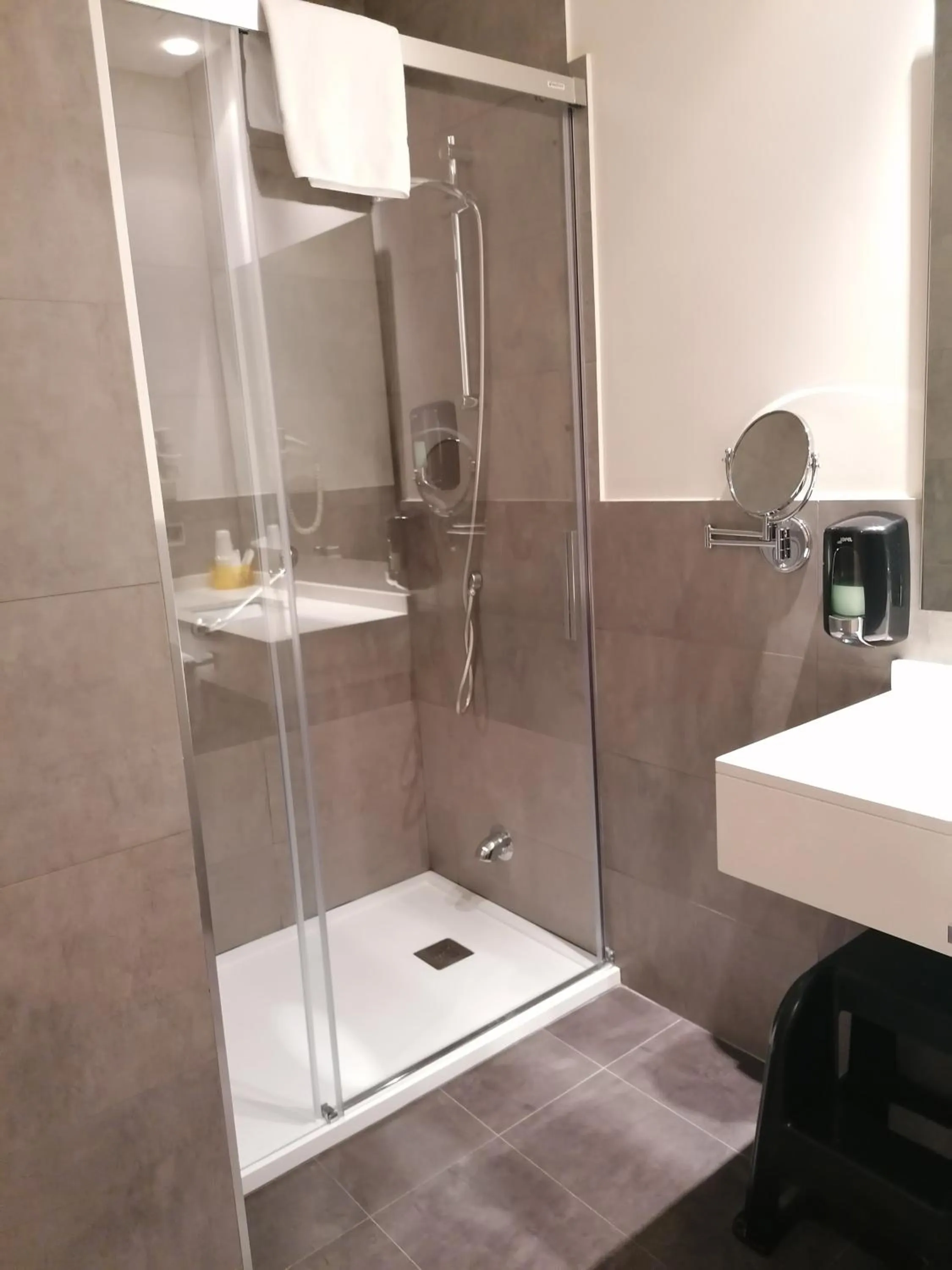 Shower in Hotel Marítimo Ris con garaje