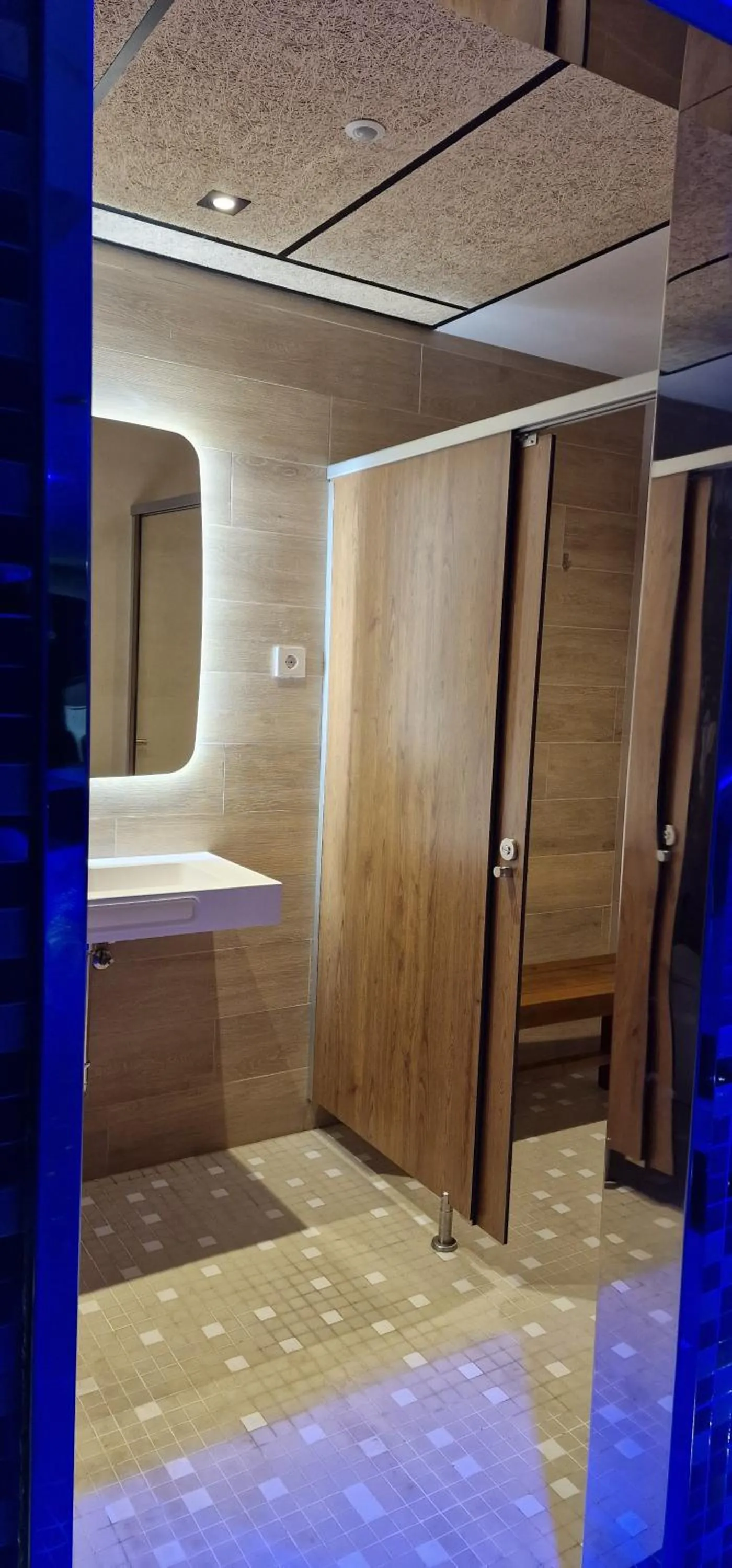 Public Bath, Bed in Hotel Marítimo Ris con garaje