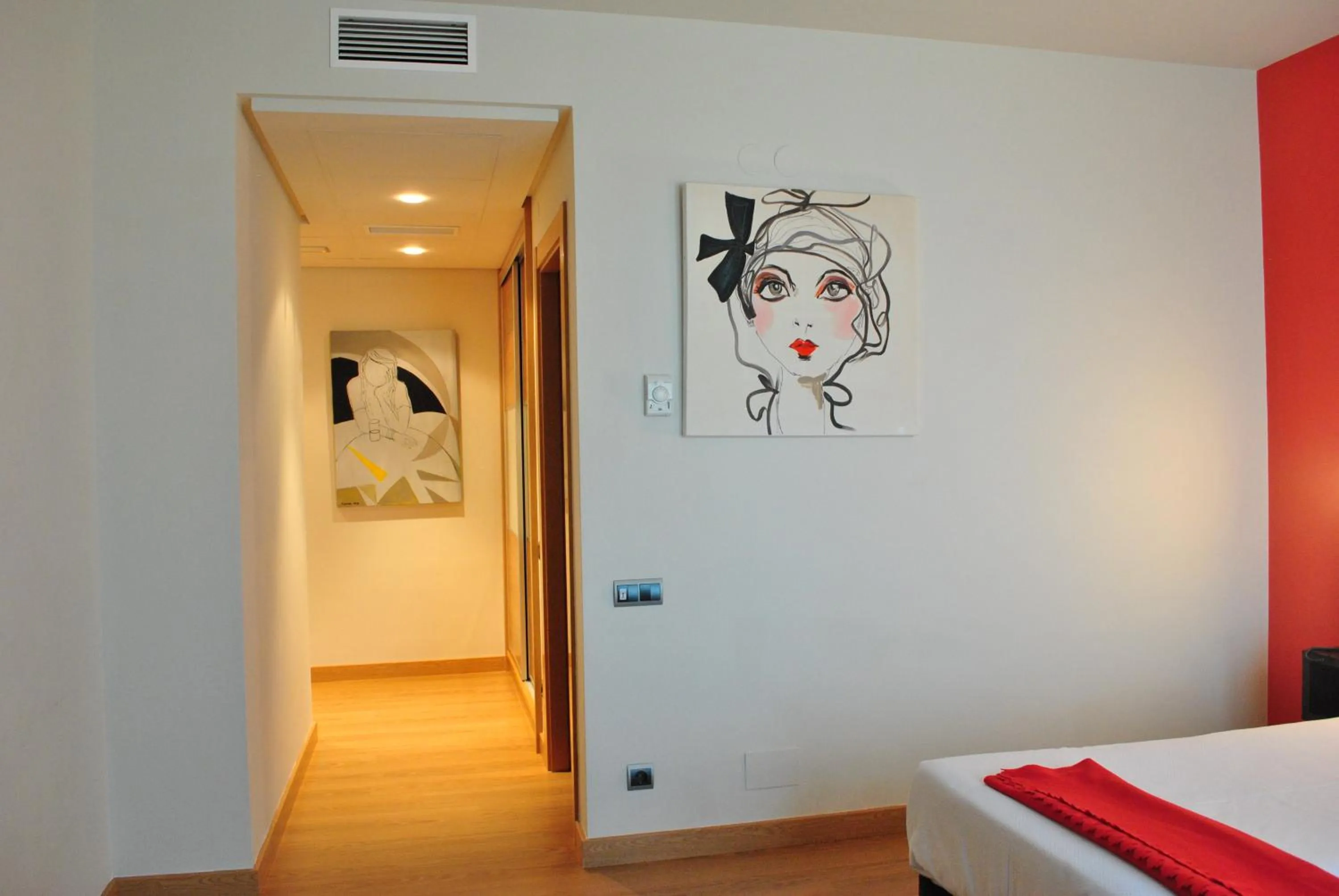 Bedroom, Bed in Hotel Marítimo Ris con garaje